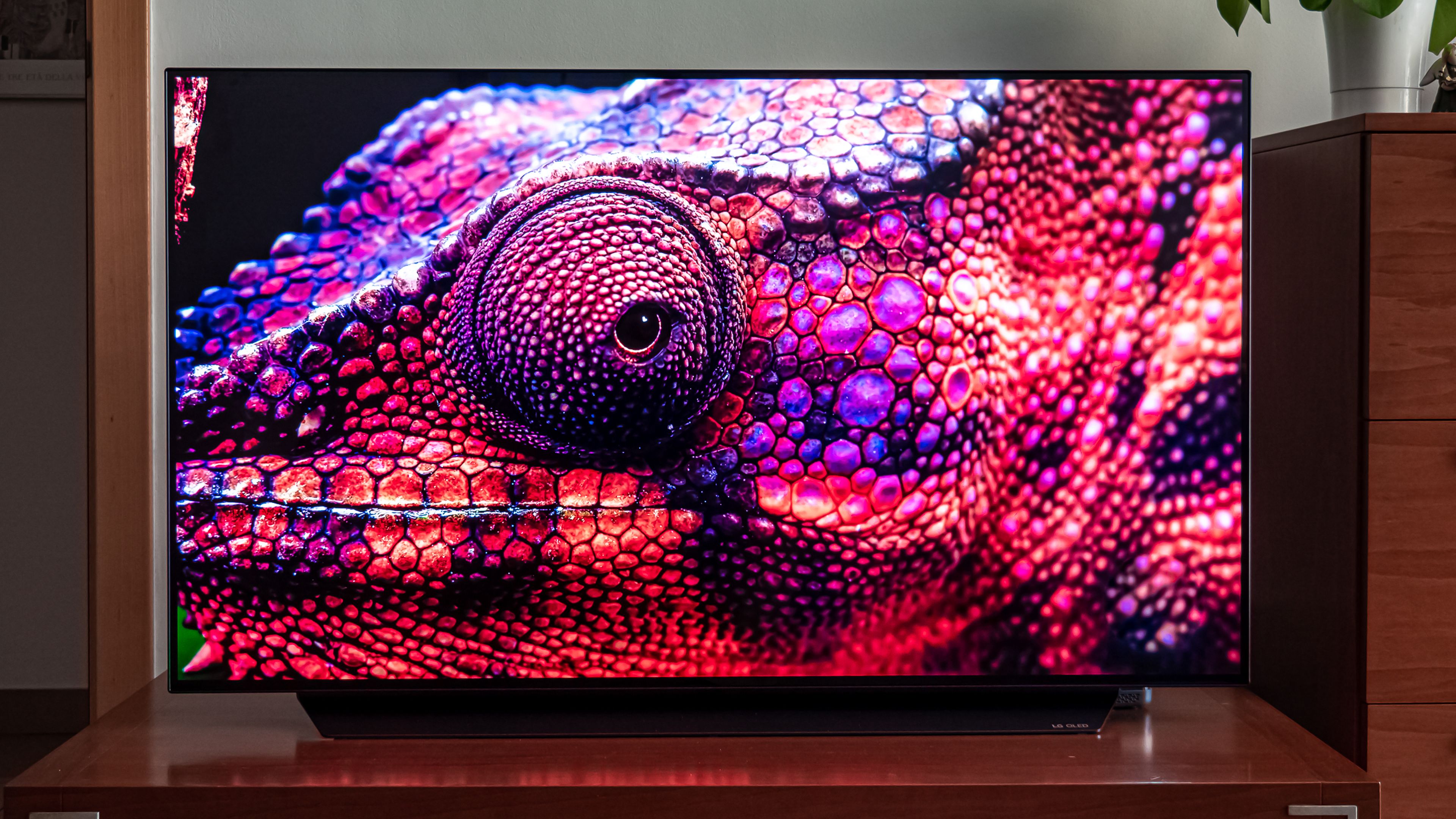 LG ya tiene sus paneles OLED de 48 pulgadas: en 2020 llegan los televisores  OLED para quienes no tengan tanto espacio en el salón