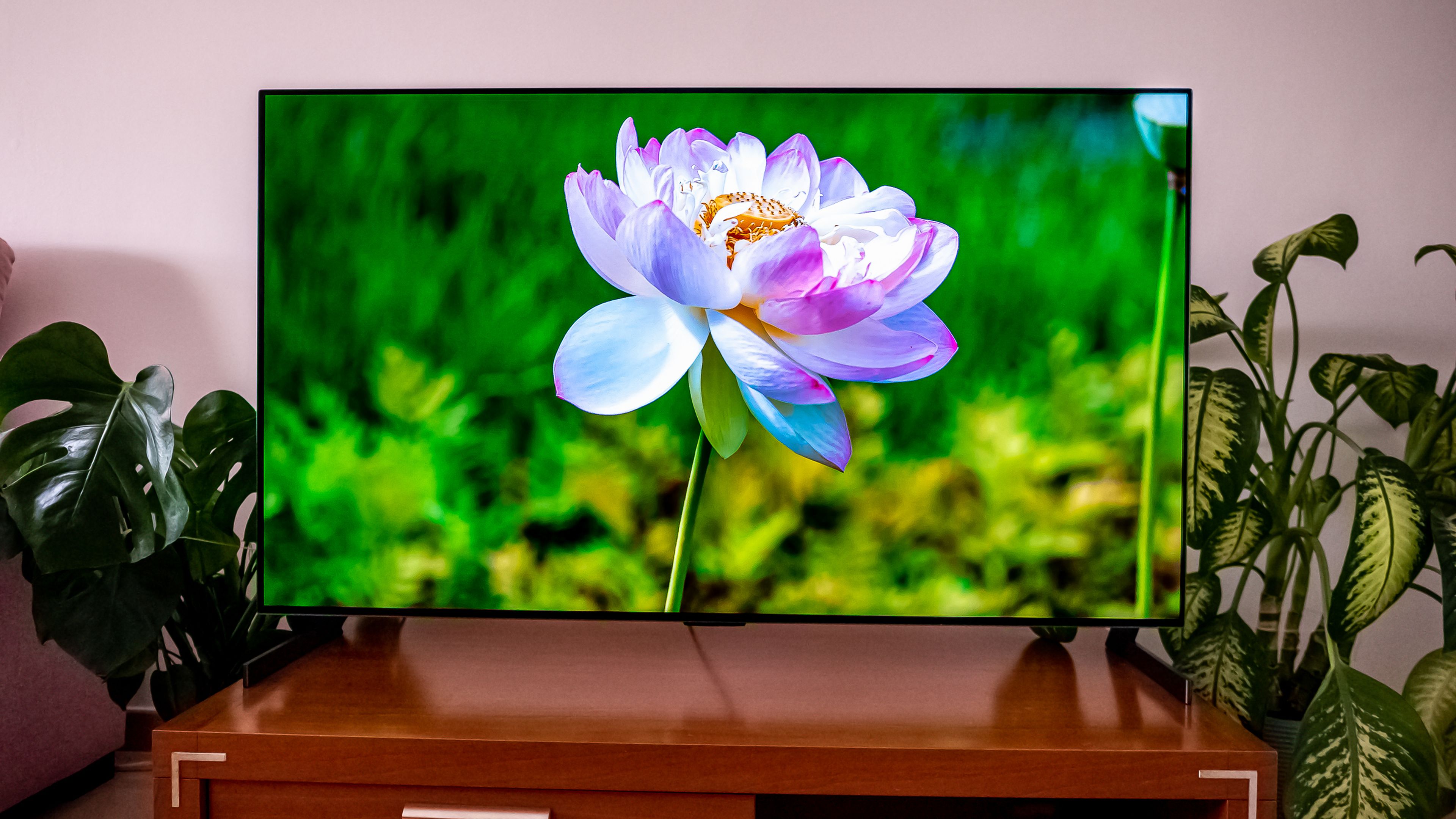 LG OLED GX, un televisor que luce como una obra de arte