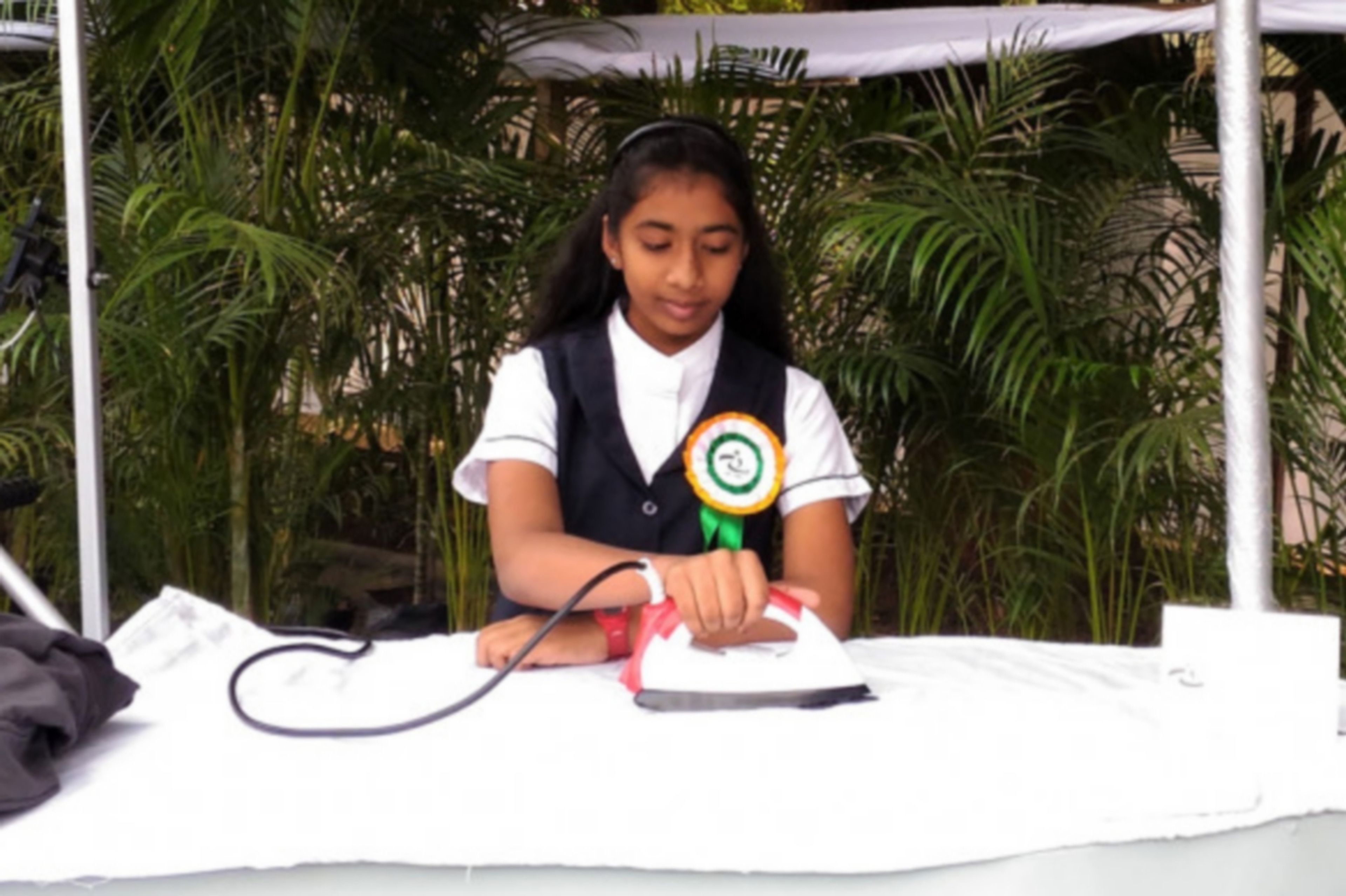 Una niña india de 14 años inventa una plancha solar porque en su país todavía funcionan con carbón
