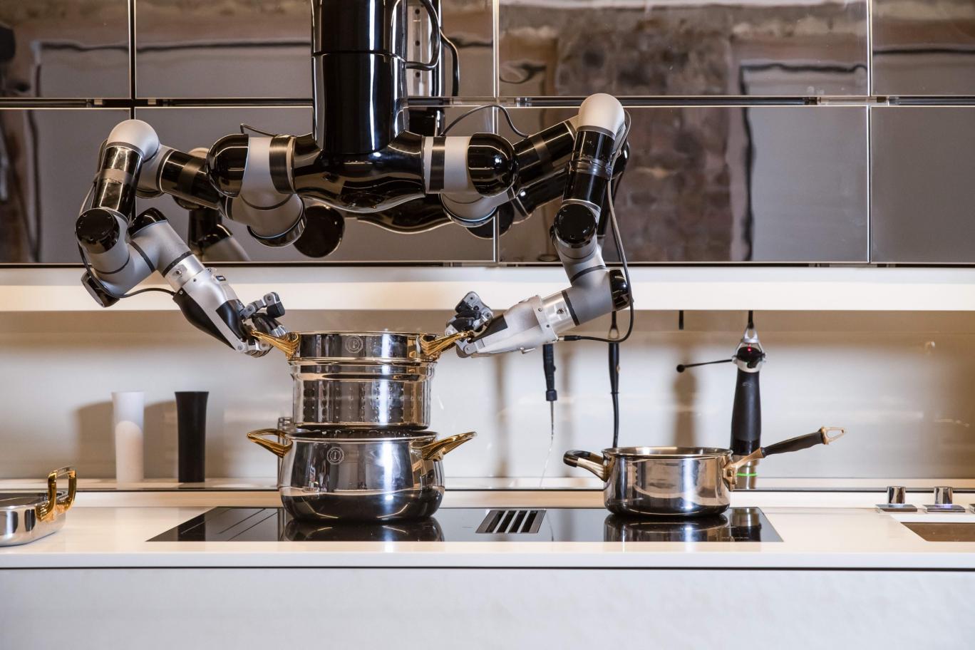 Este robot de cocina prepara 5.000 recetas y además friega los platos