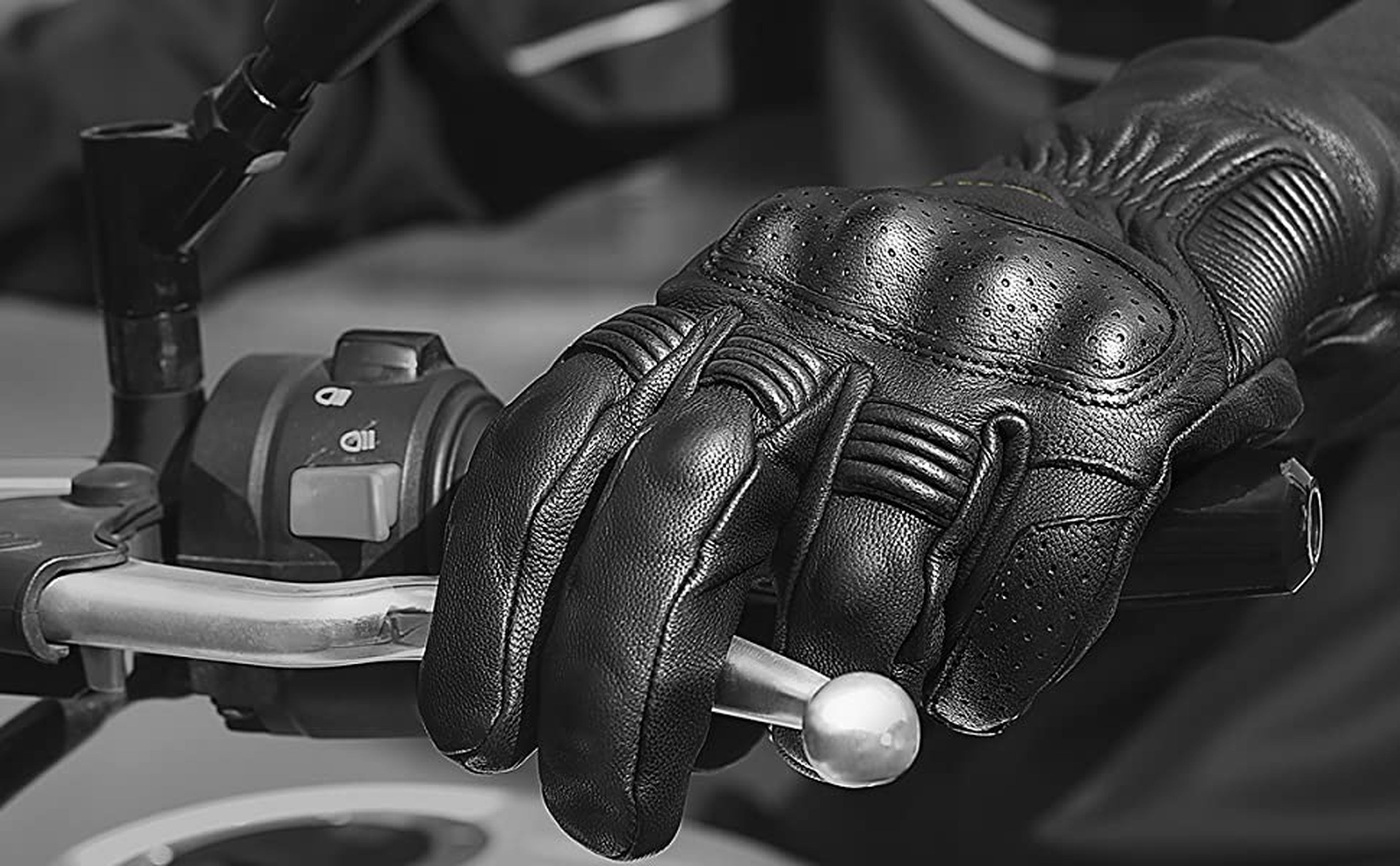 Florecer Crónico surf No será obligatorio llevar guantes en la moto, esta medida se queda fuera  de la nueva Ley de Seguridad Vial | Computer Hoy