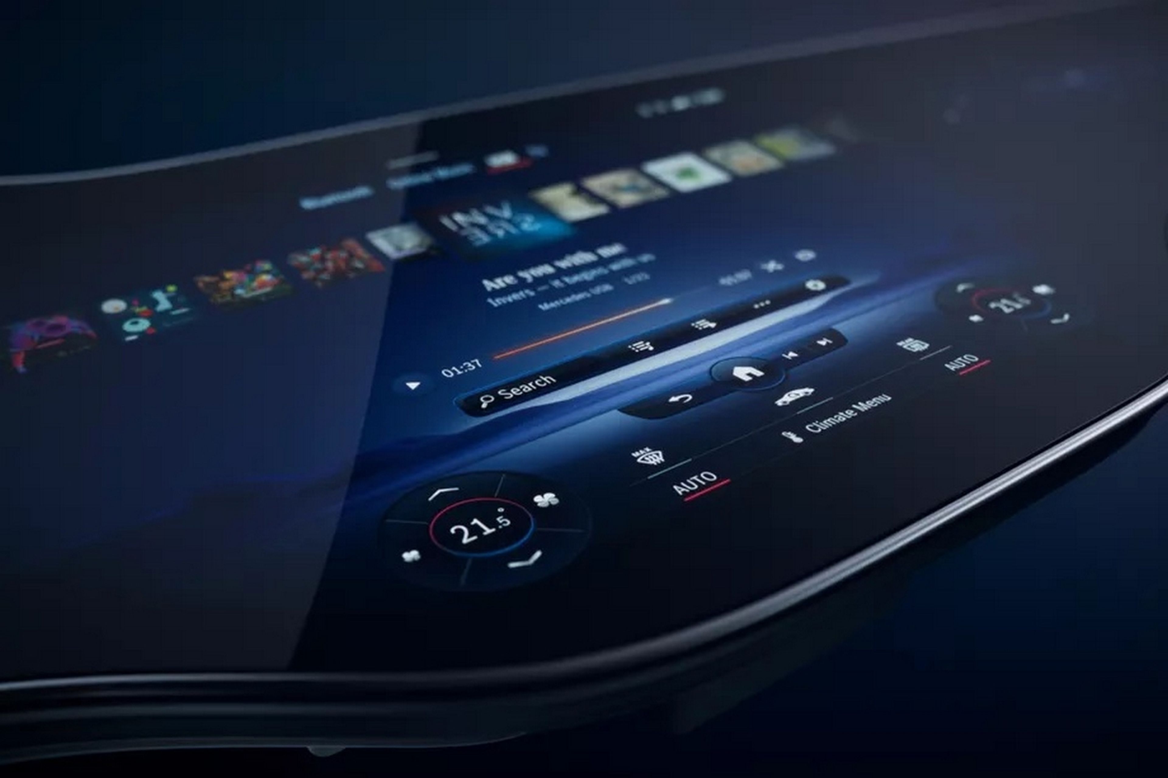 Mercedes revela Hyperscreen, la gigantesca pantalla de 56 pulgadas que cubrirá todo el salpicadero de sus coches