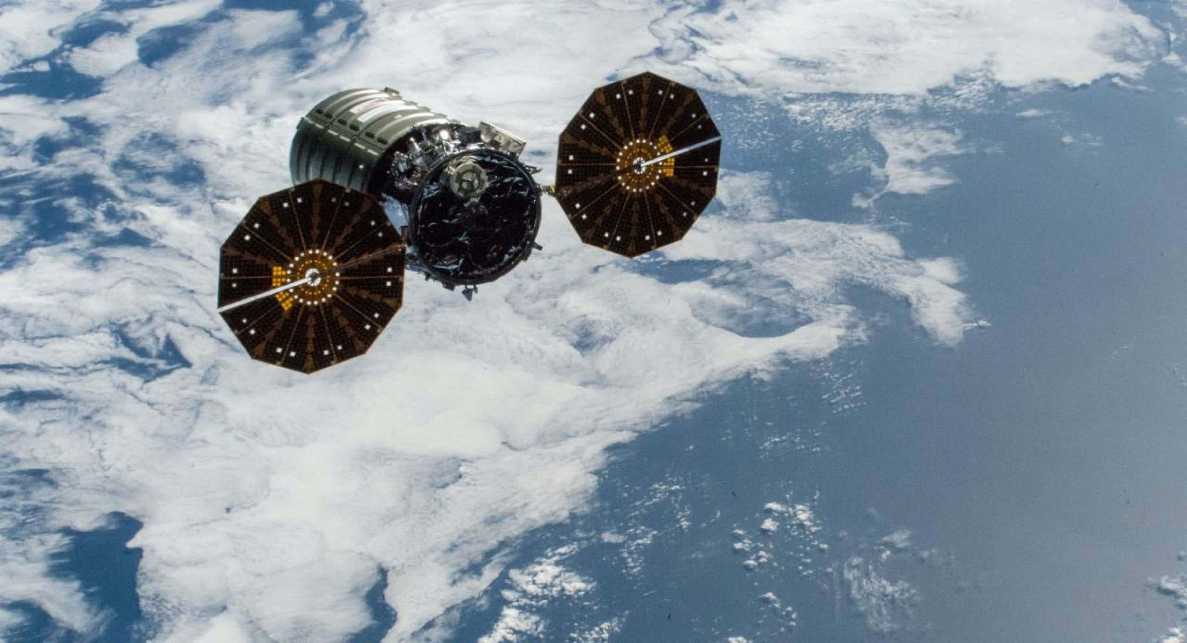 ¿Por qué la NASA le ha prendido fuego a su propia nave espacial?