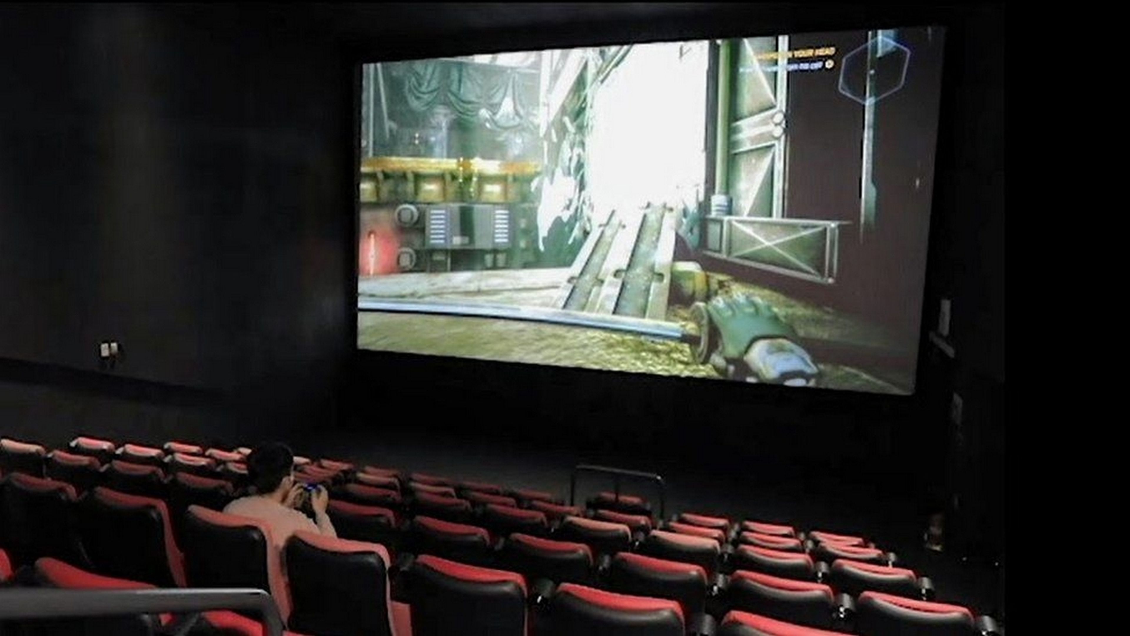 Reinventarse o morir: algunos cines ya se alquilan como pantalla para jugar a videojuegos