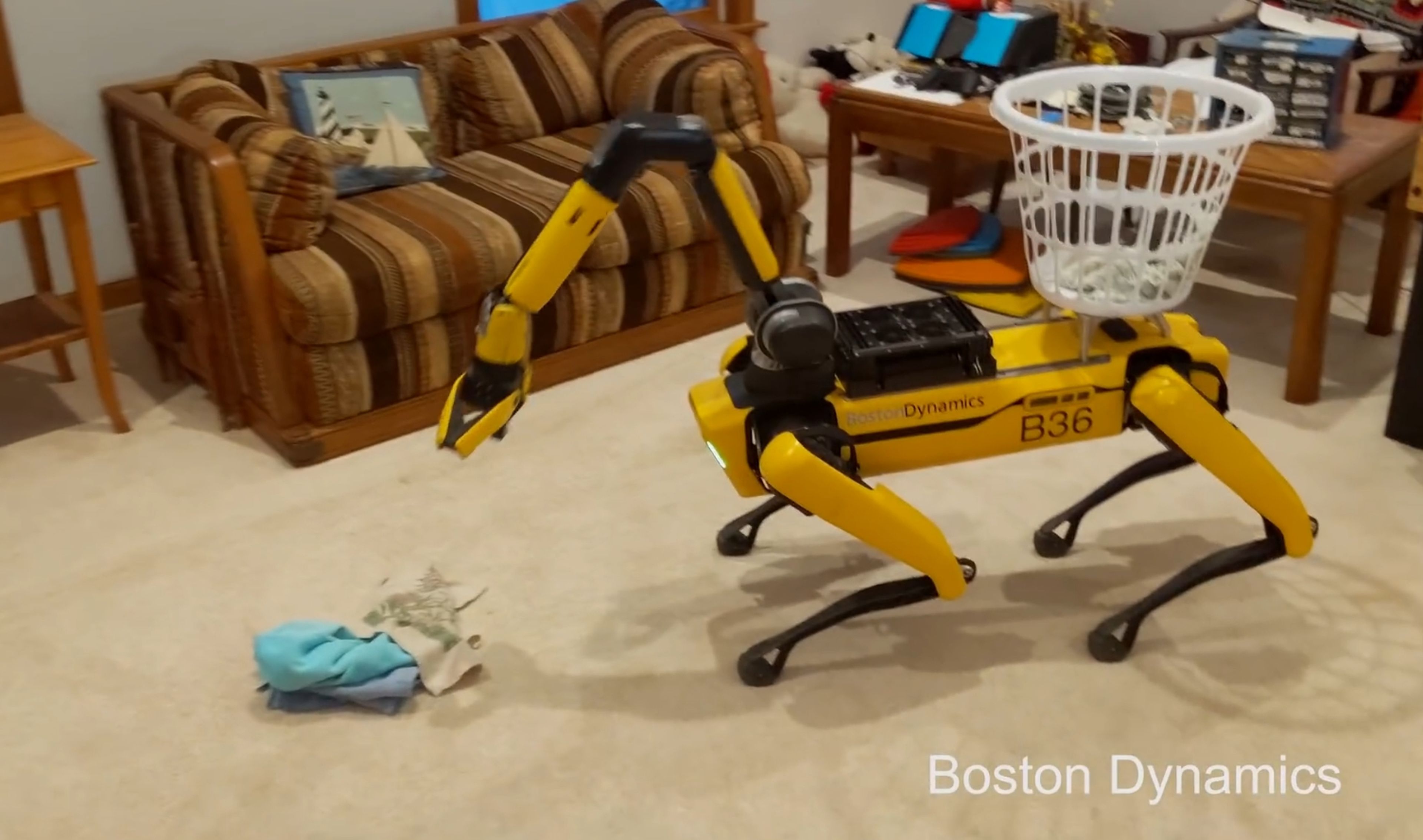 Al robot de Boston Dynamics le crece un brazo y se convierte en jardinero, portero y empleado de la limpieza