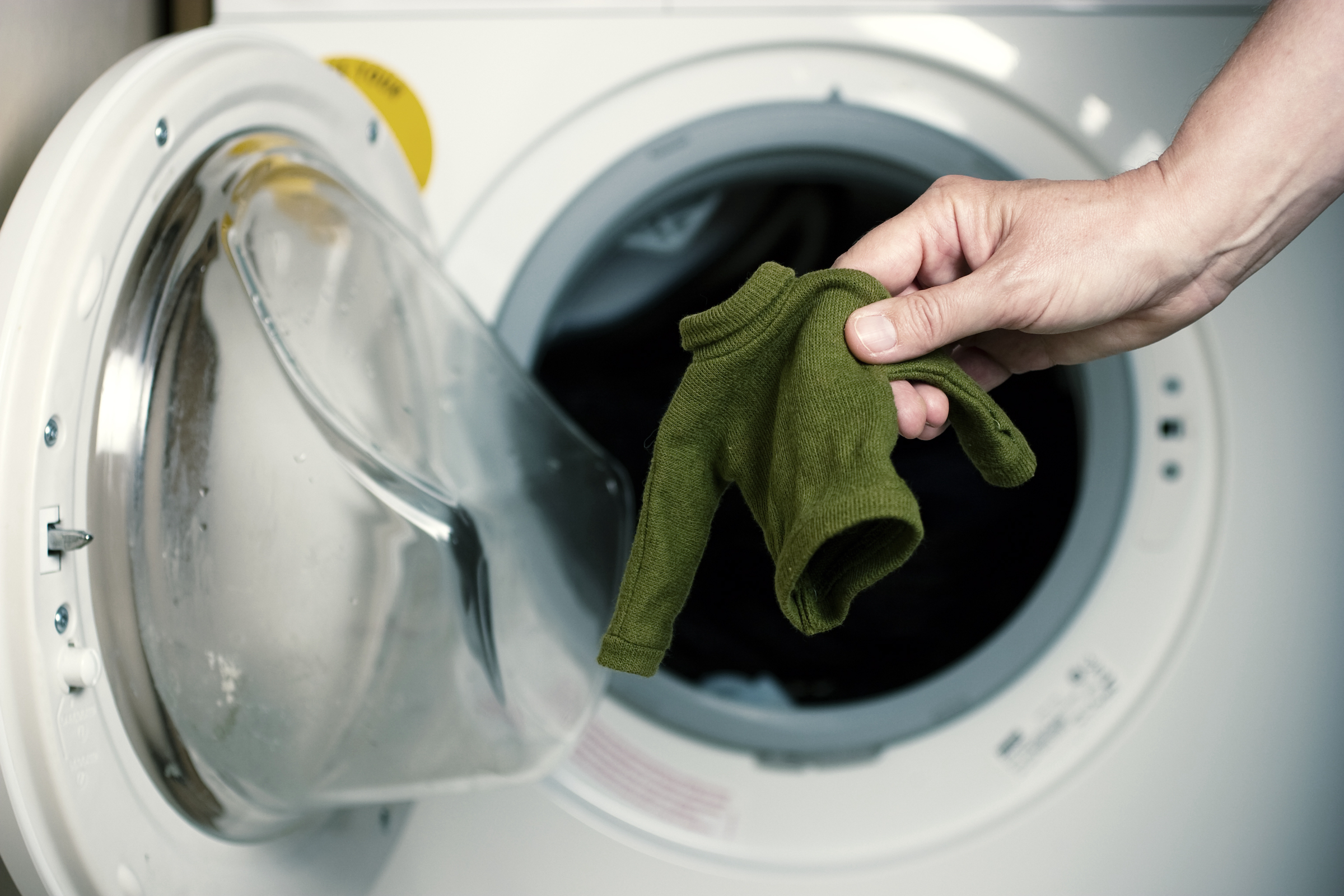 ¿Cuándo lavas la ropa encoge?