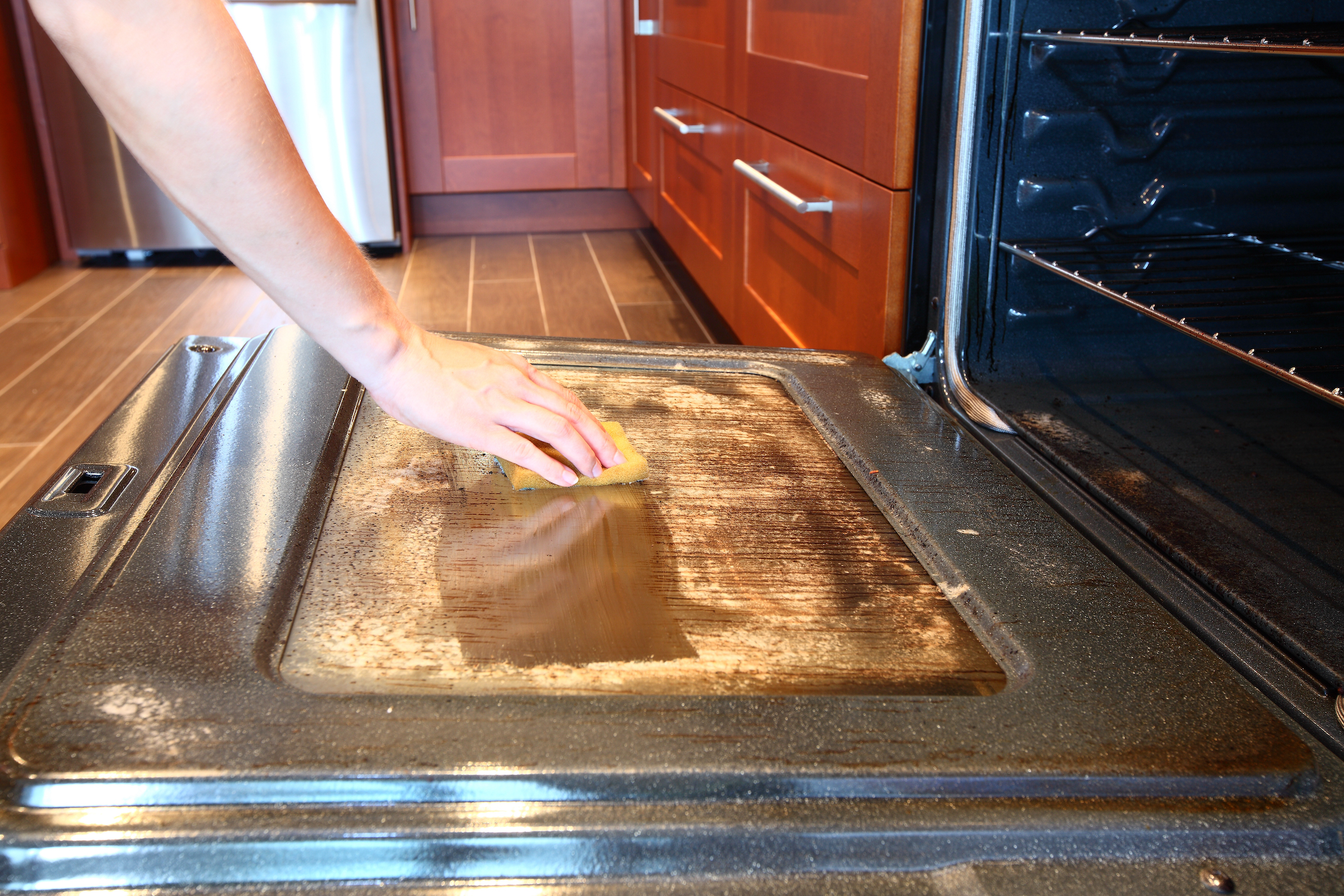 El truco infalible para limpiar el horno sin esfuerzo ni productos químicos