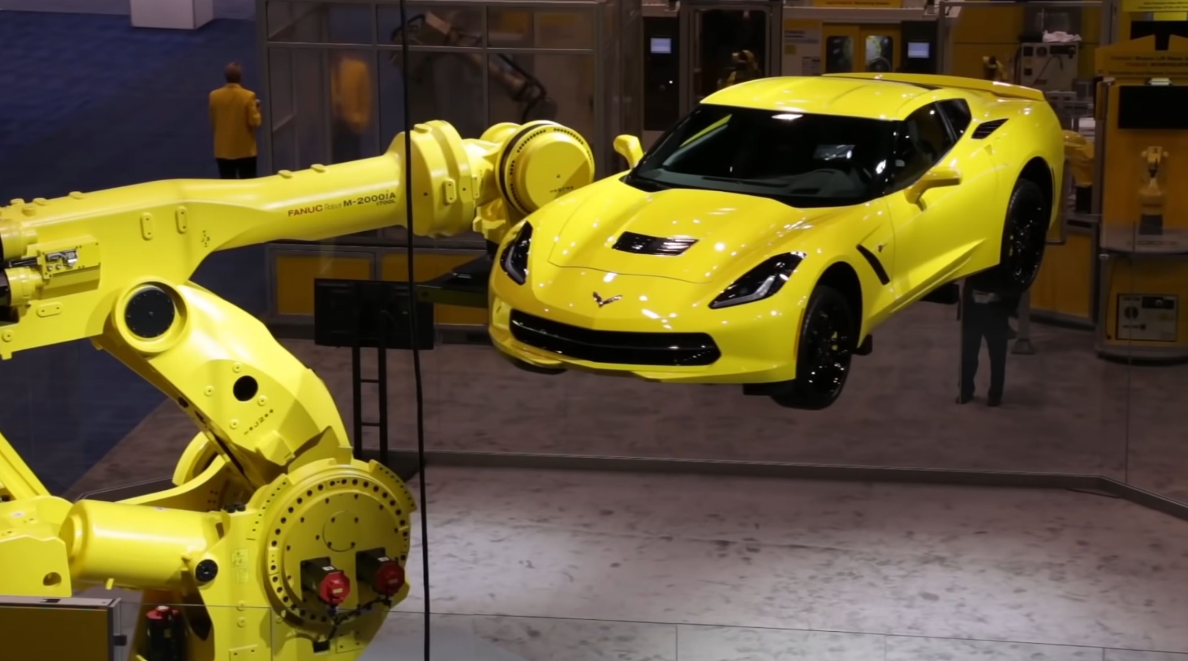 Robot que levanta coches deportivos