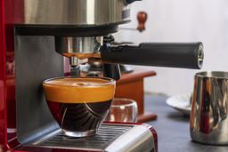 Cafeteras express manuales, semiautomáticas y superautomática: diferencias y cuál es la mejor
