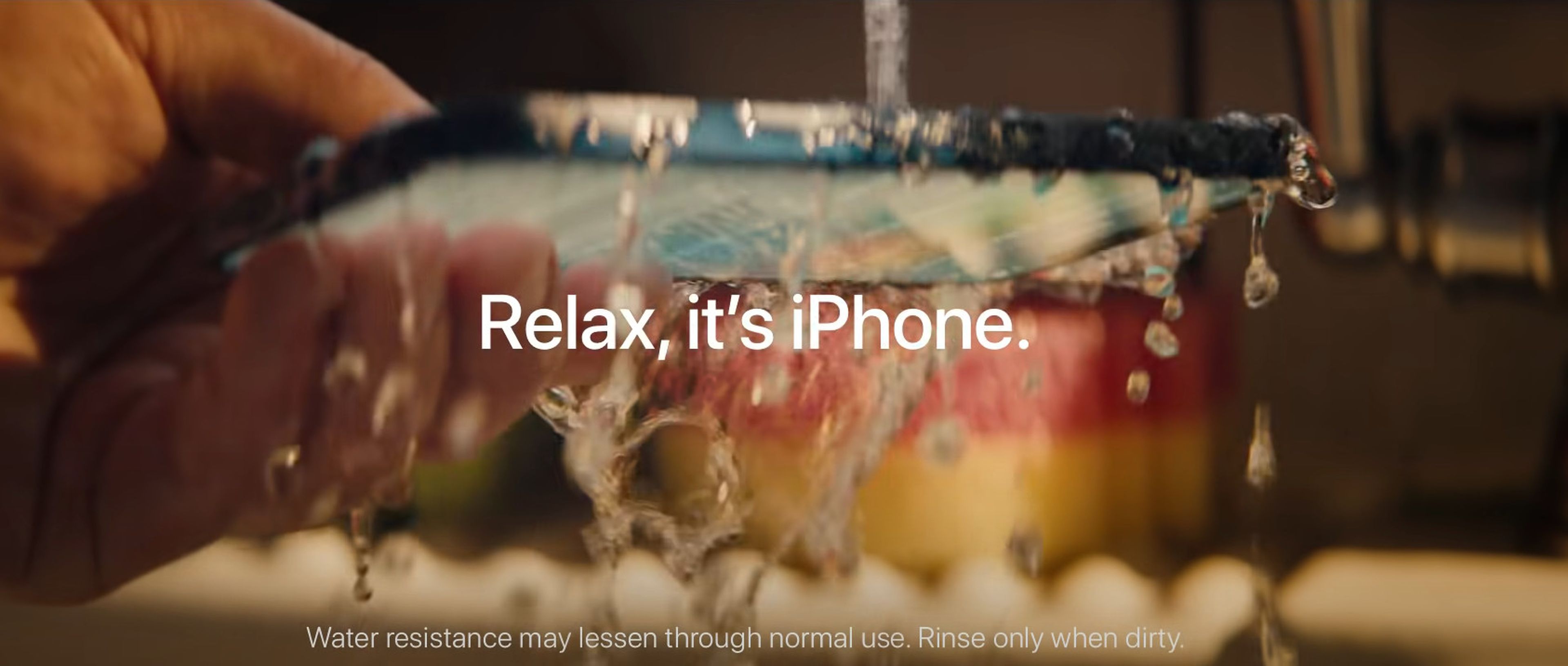 Es falsa la resistencia al agua de los iPhone? La multa que dejaría en  evidencia a Apple
