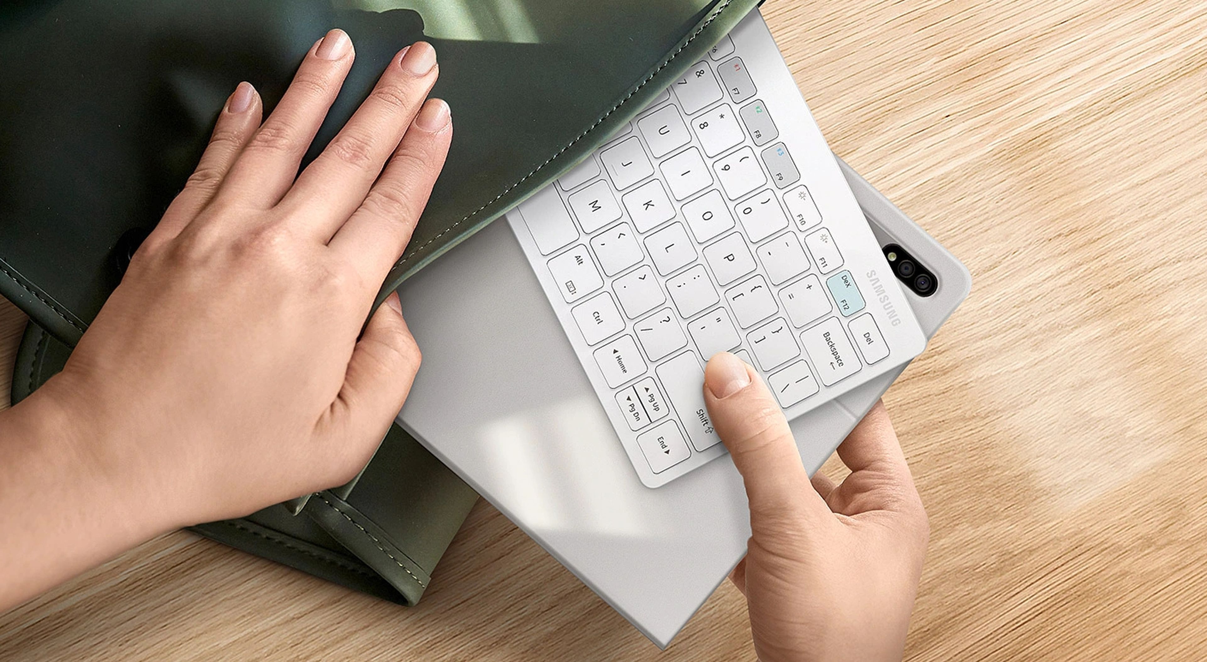 Samsung tiene un teclado inalámbrico con el que podrás convertir tu móvil Galaxy en un portátil