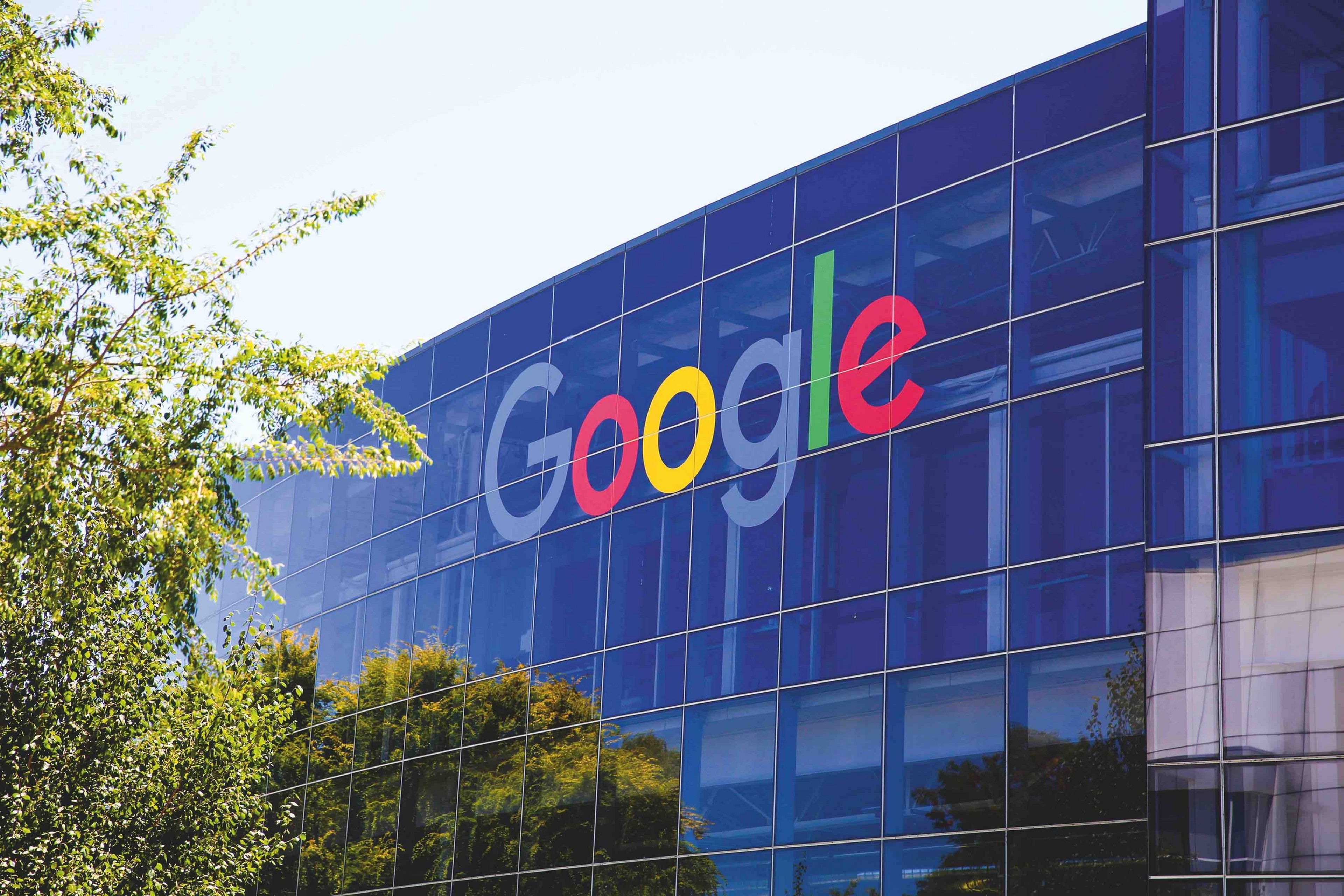 Por qué Google está empeñada en que sus empleados vuelvan a las oficinas, pero muchos no quieren