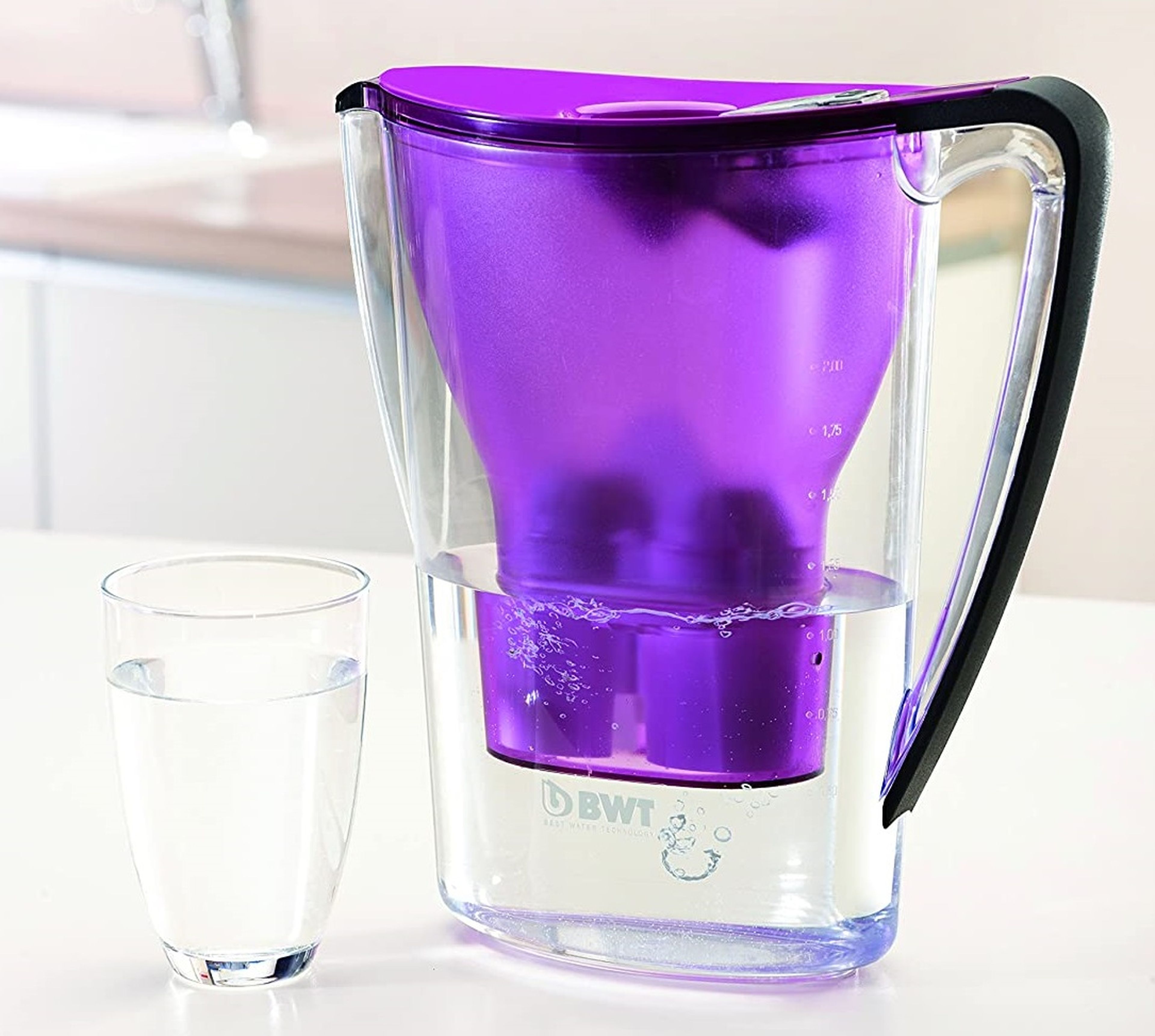 Esta jarra de agua con filtro Brita elimina los contaminantes presentes en  el agua de la llave - Showroom