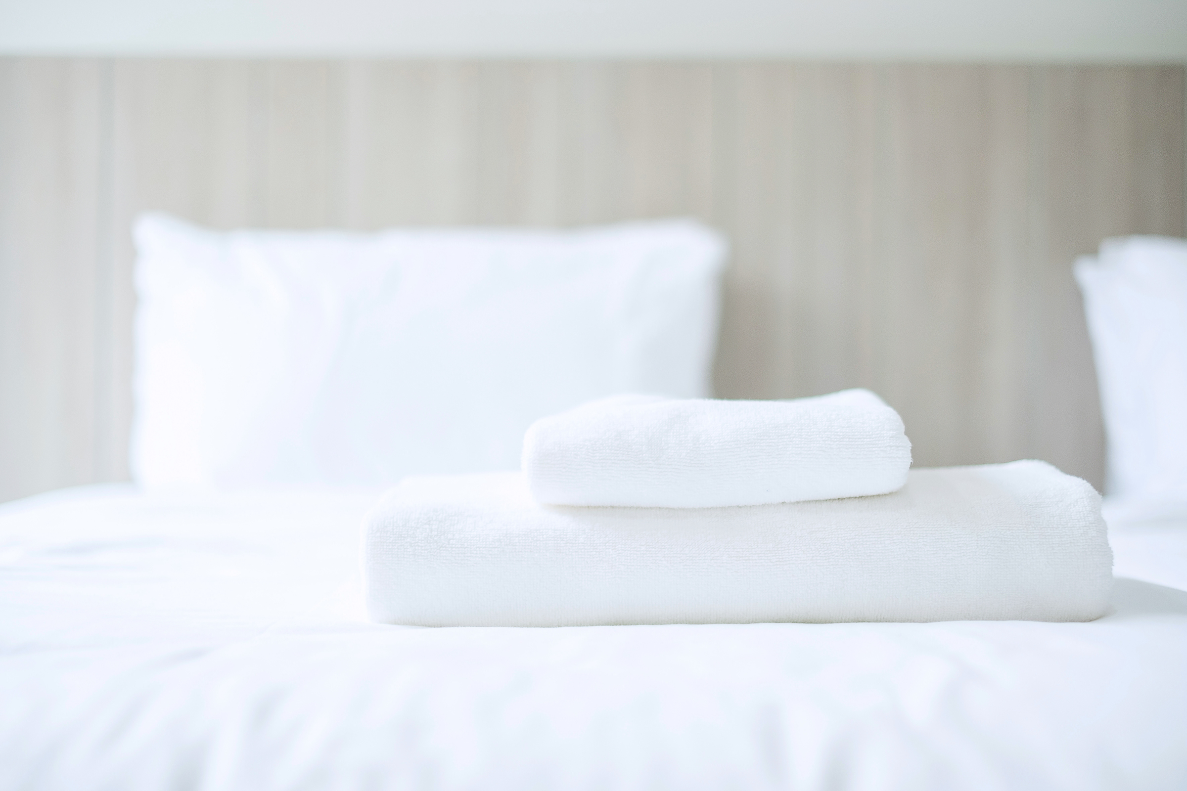 Por qué las sábanas y las toallas de los hoteles son blancas? Este es el  motivo