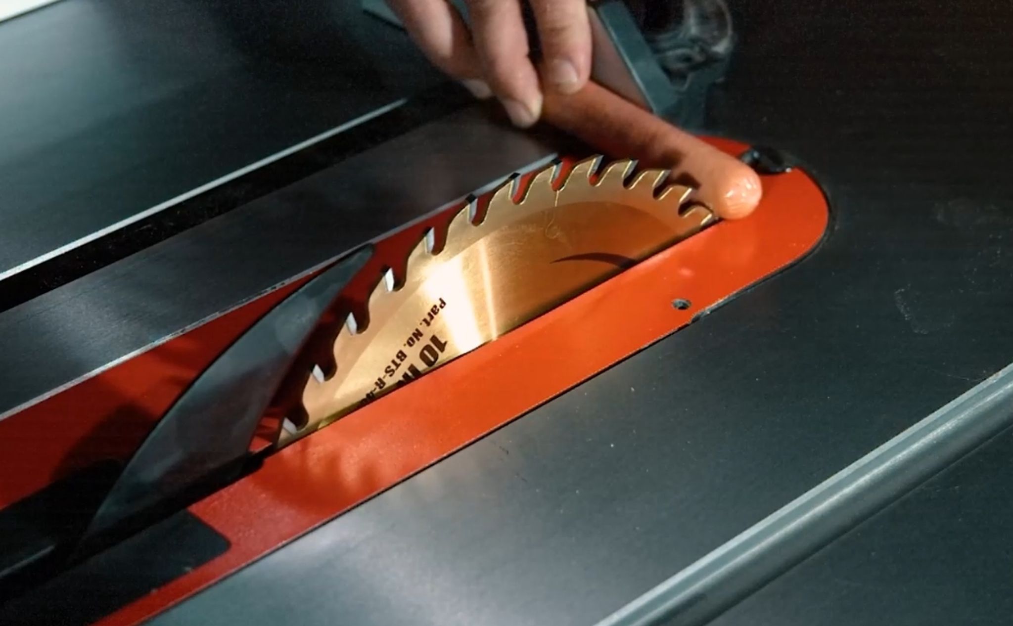 SawStop, la sierra inteligente con sensores que ha salvado miles de dedos