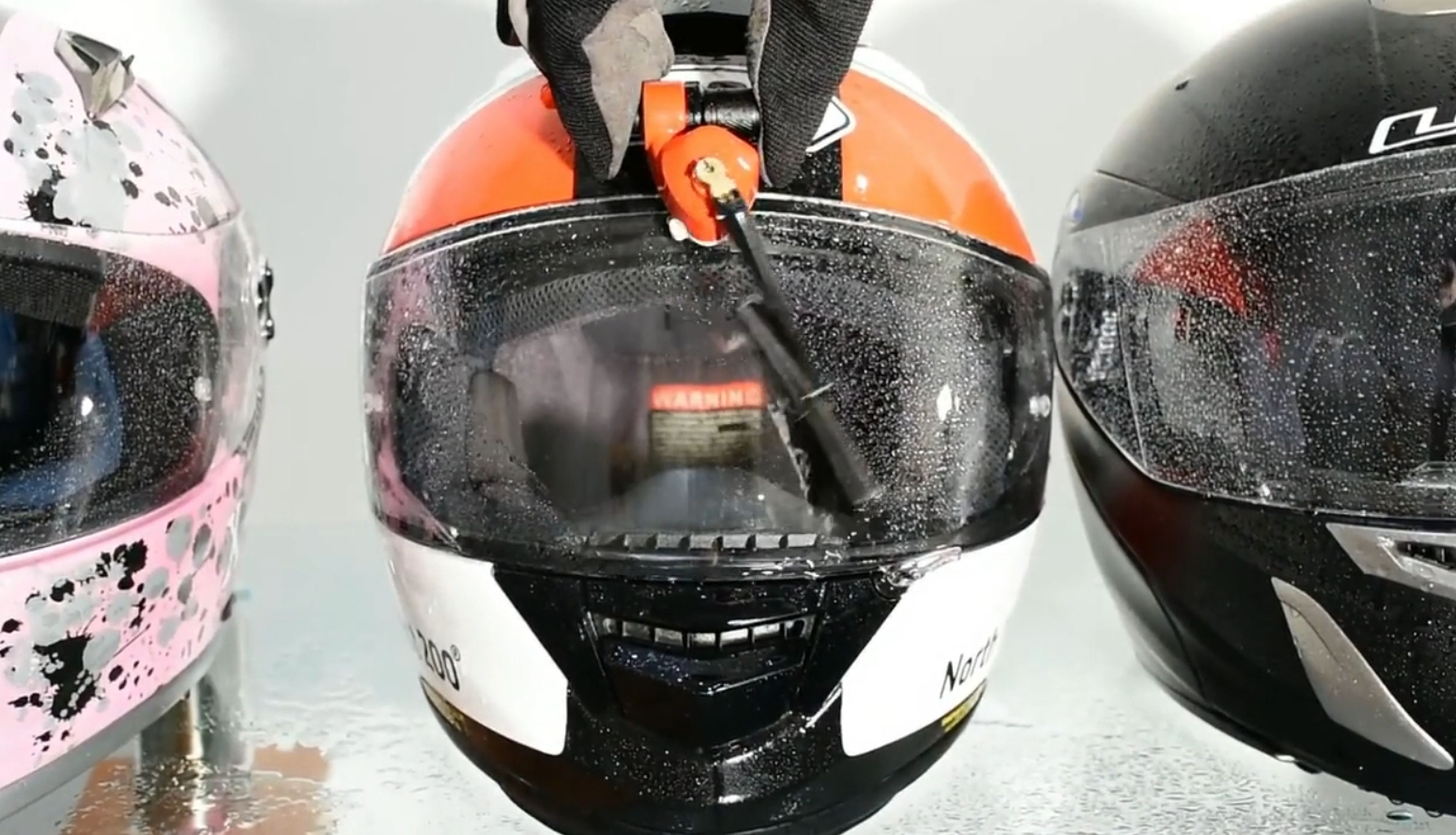WiPEY, el limpiaparabrisas para casco de moto