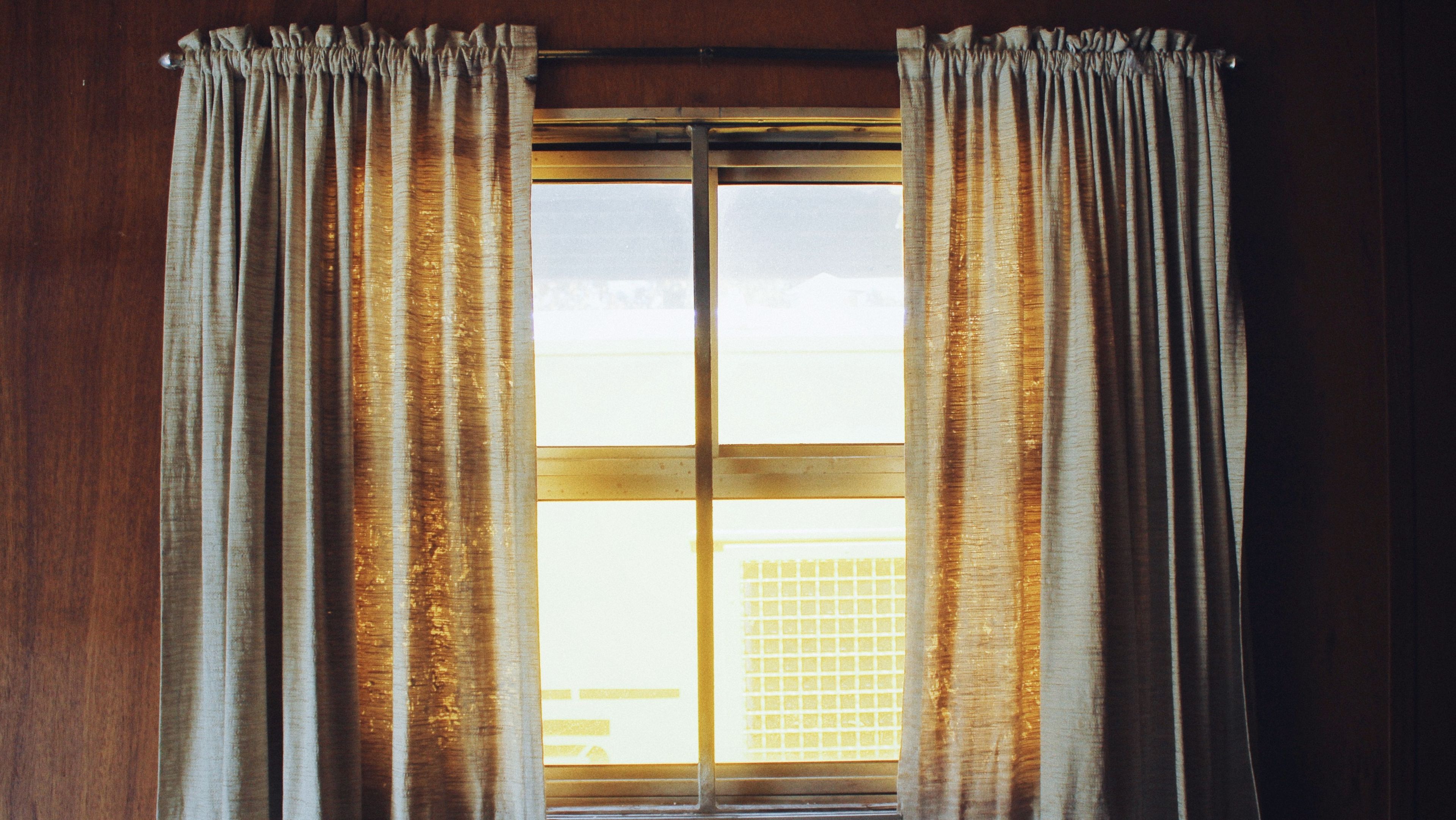 Cómo reducir gastos y aumentar el confort utilizando cortinas automatizadas