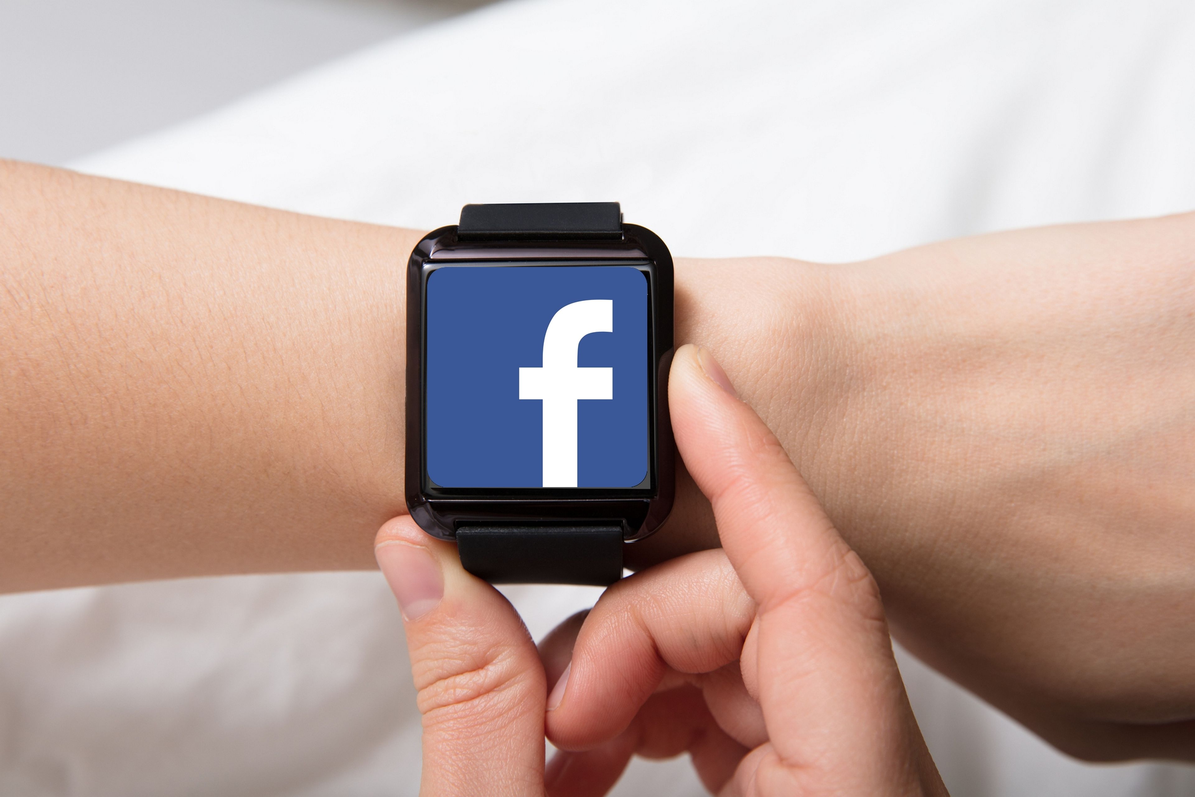 Facebook planea lanzar su primer smartwatch este verano, con dos cámaras y sensor de ritmo cardíaco