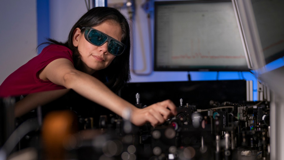lantano Silla Serena Hacer "visible lo invisible" con gafas normales: investigadores crean un  filtro de nanocristales para ver la luz infrarroja en la oscuridad |  Computer Hoy