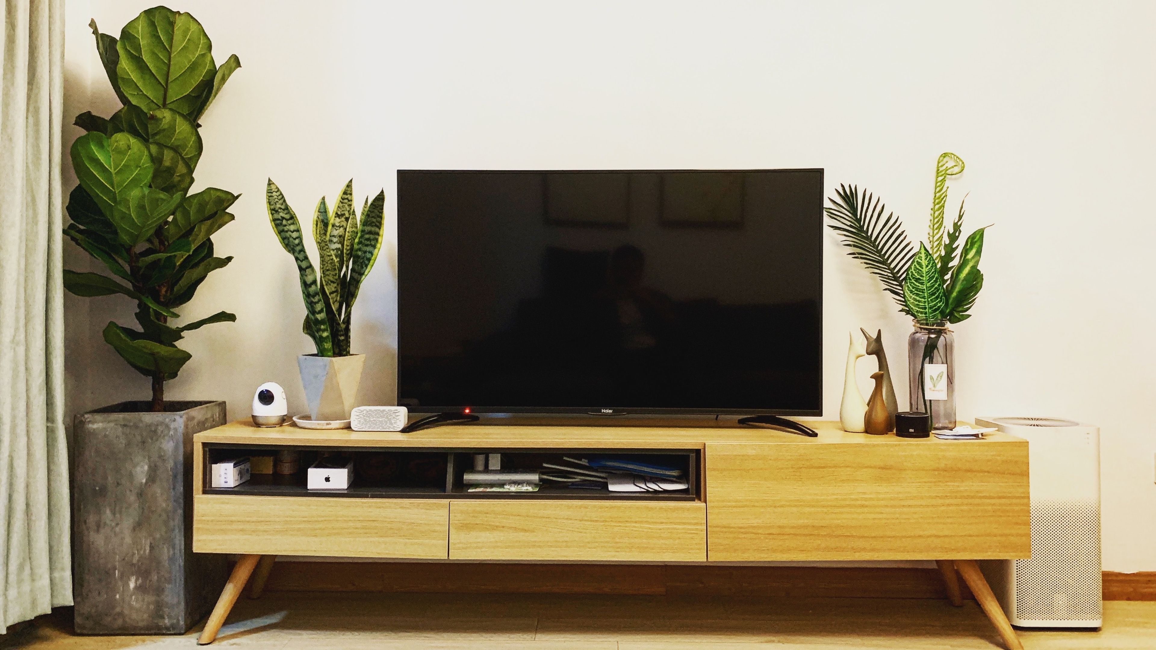 Smart TV pequeña en un salón