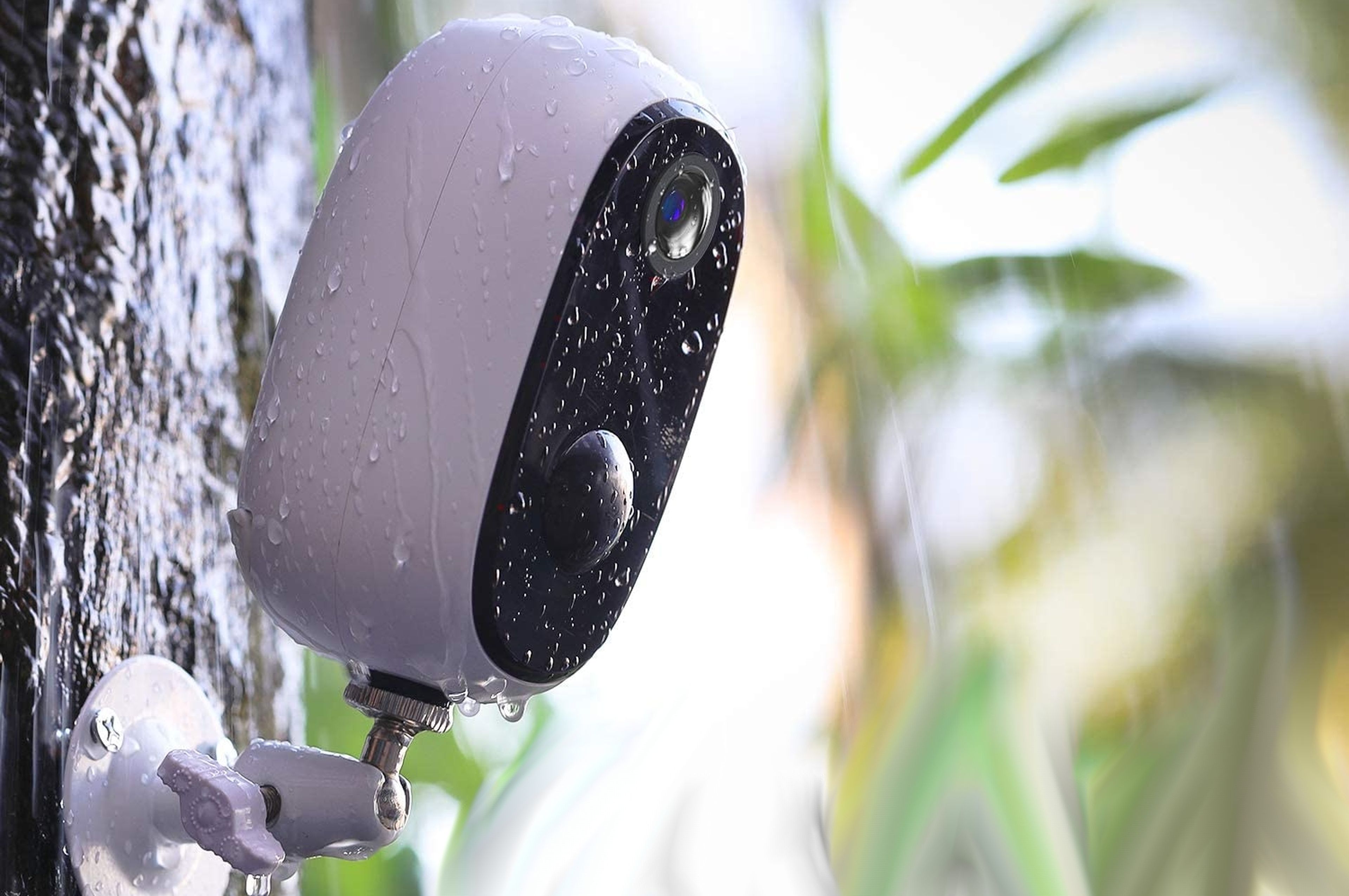 Esta cámara de vigilancia para exteriores no necesita cables, y puedes  olvidarte de ella hasta 6 meses