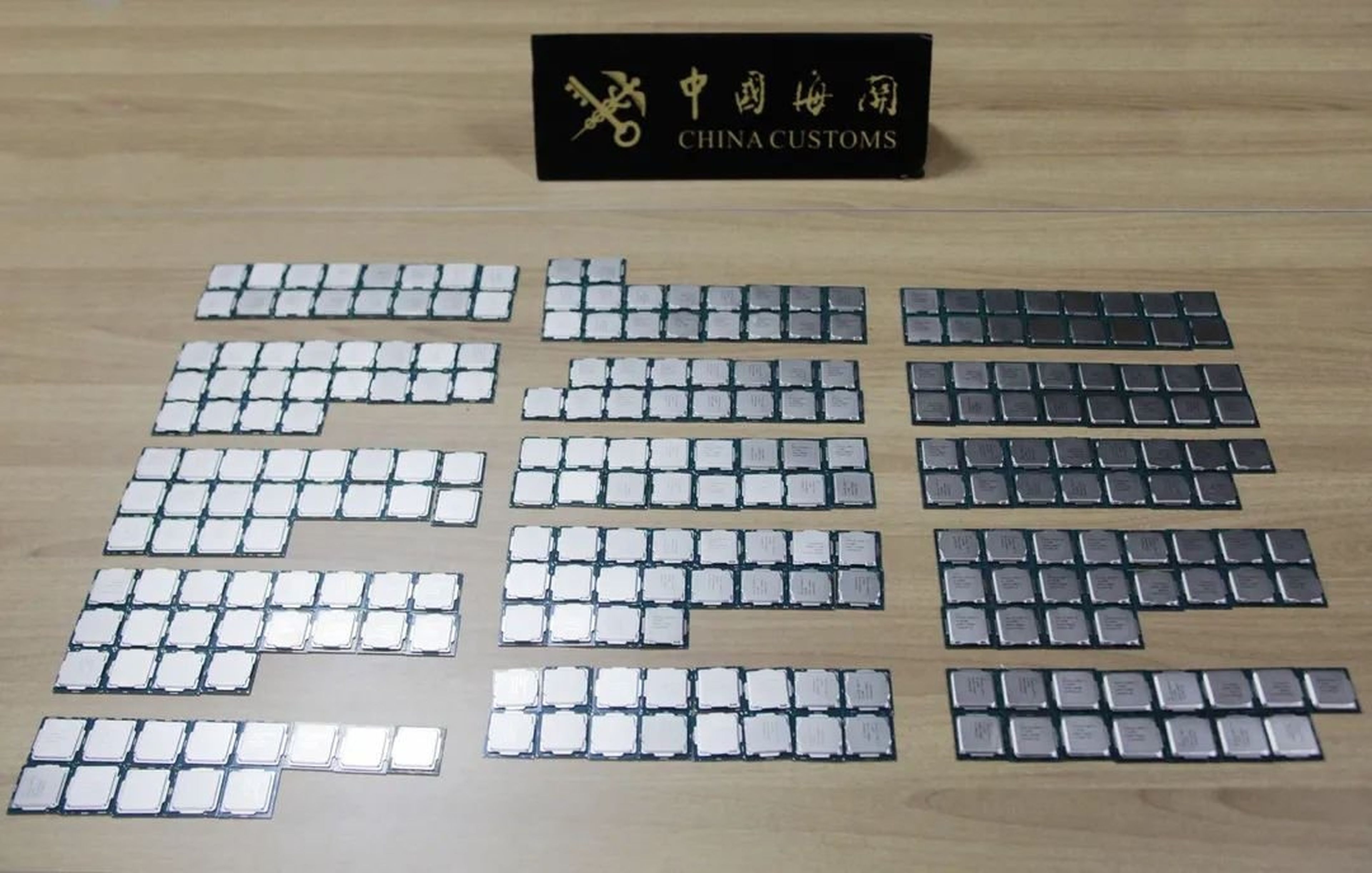 La crisis de los chips: detienen a contrabandistas en Hong Kong con docenas de CPUs pegadas al cuerpo