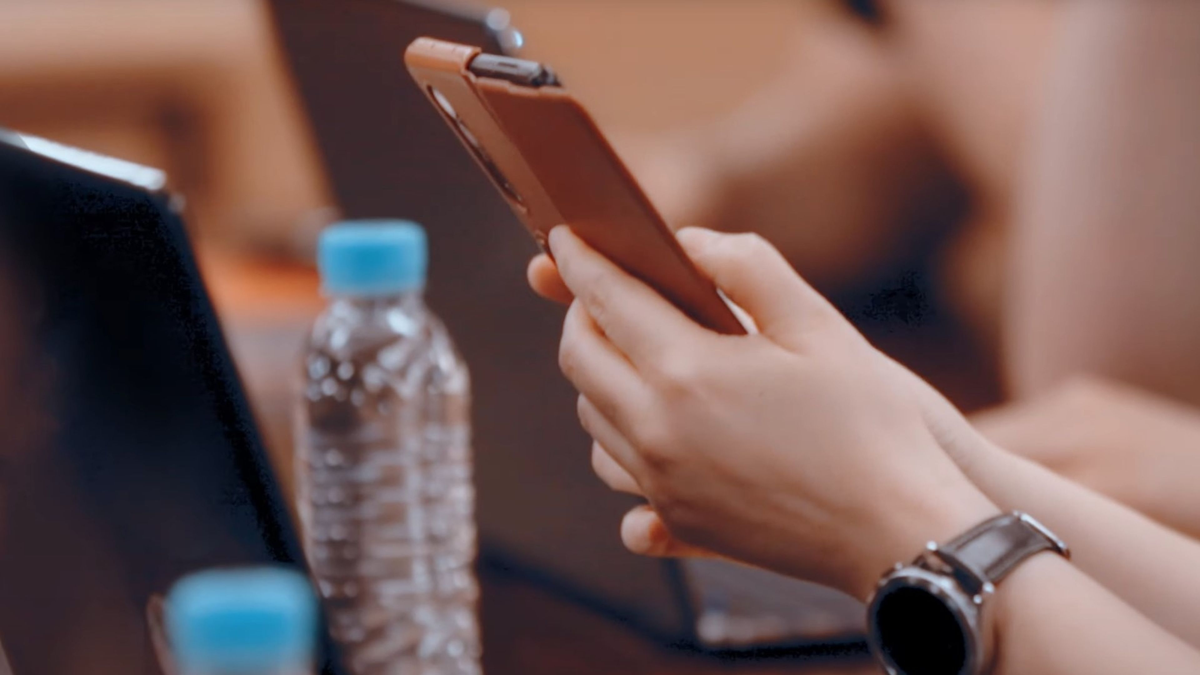 El Samsung Galaxy Z Fold 3 se deja ver durante unos instantes en un vídeo oficial de Samsung Corea