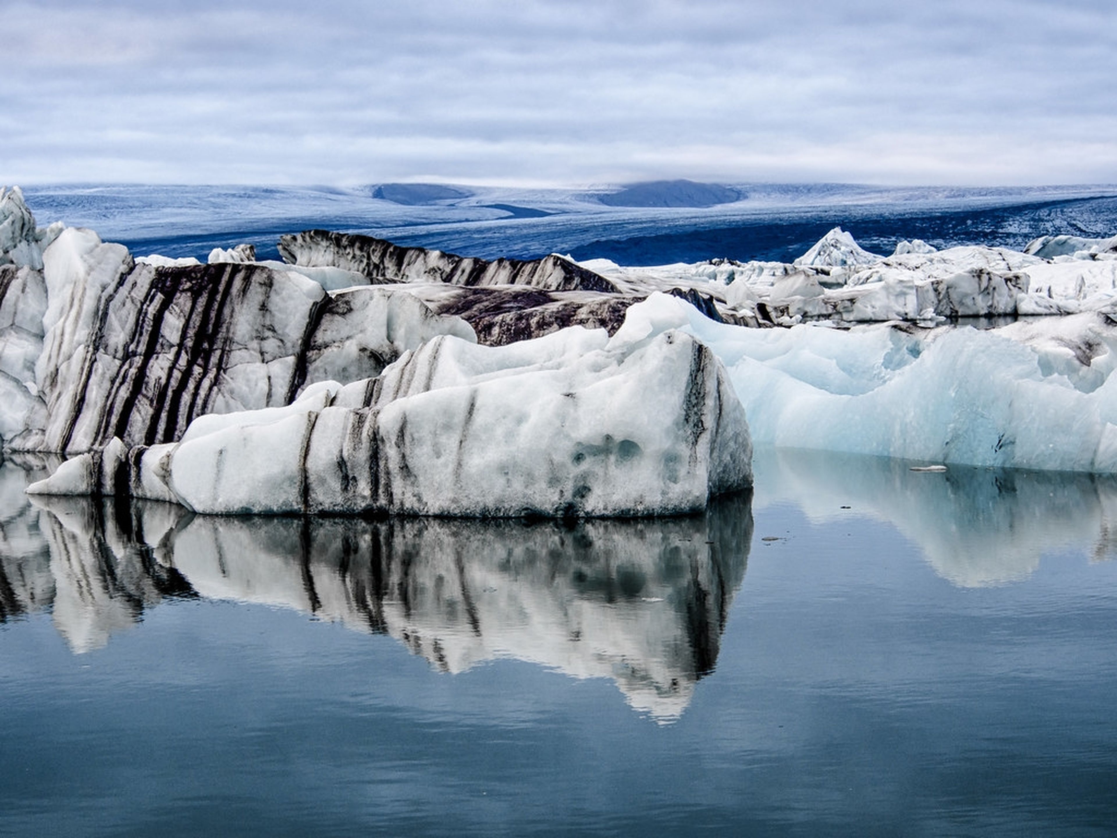 Aparecen icebergs estriados en el ártico, esta es la explicación