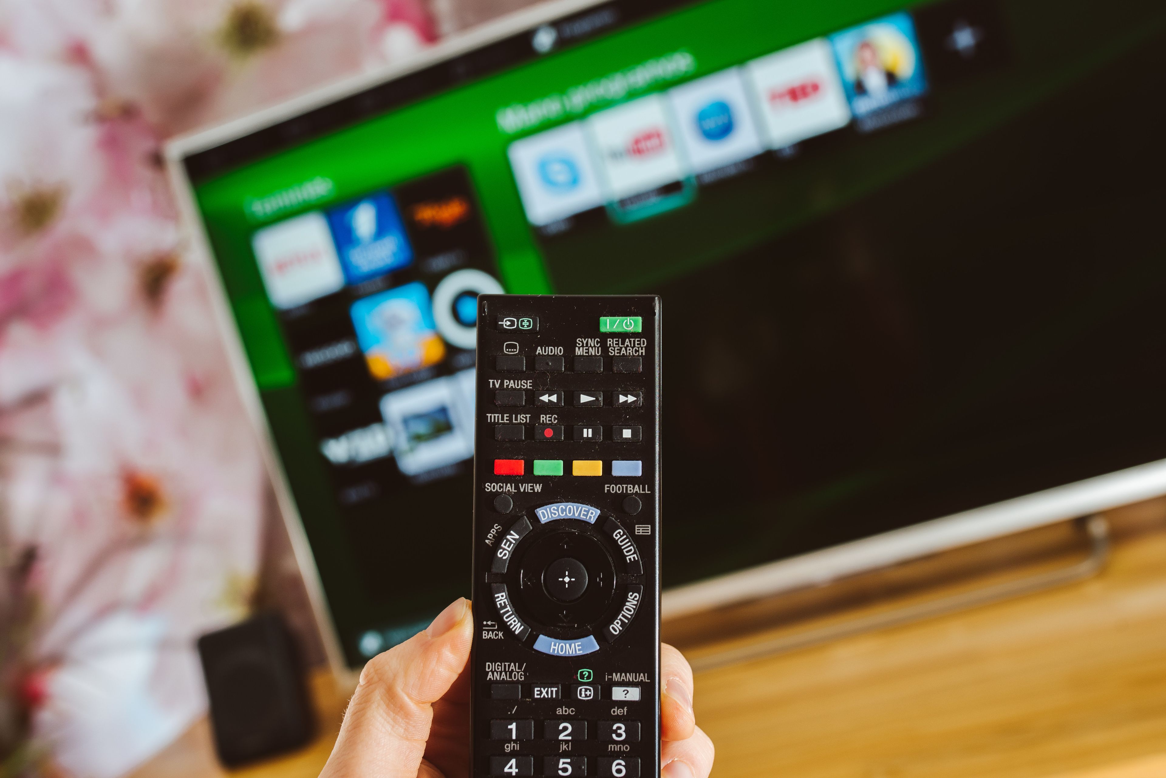 Cereza malta Más Android TV vs Smart TV: diferencias y opciones para tener un televisor  inteligente | Computer Hoy