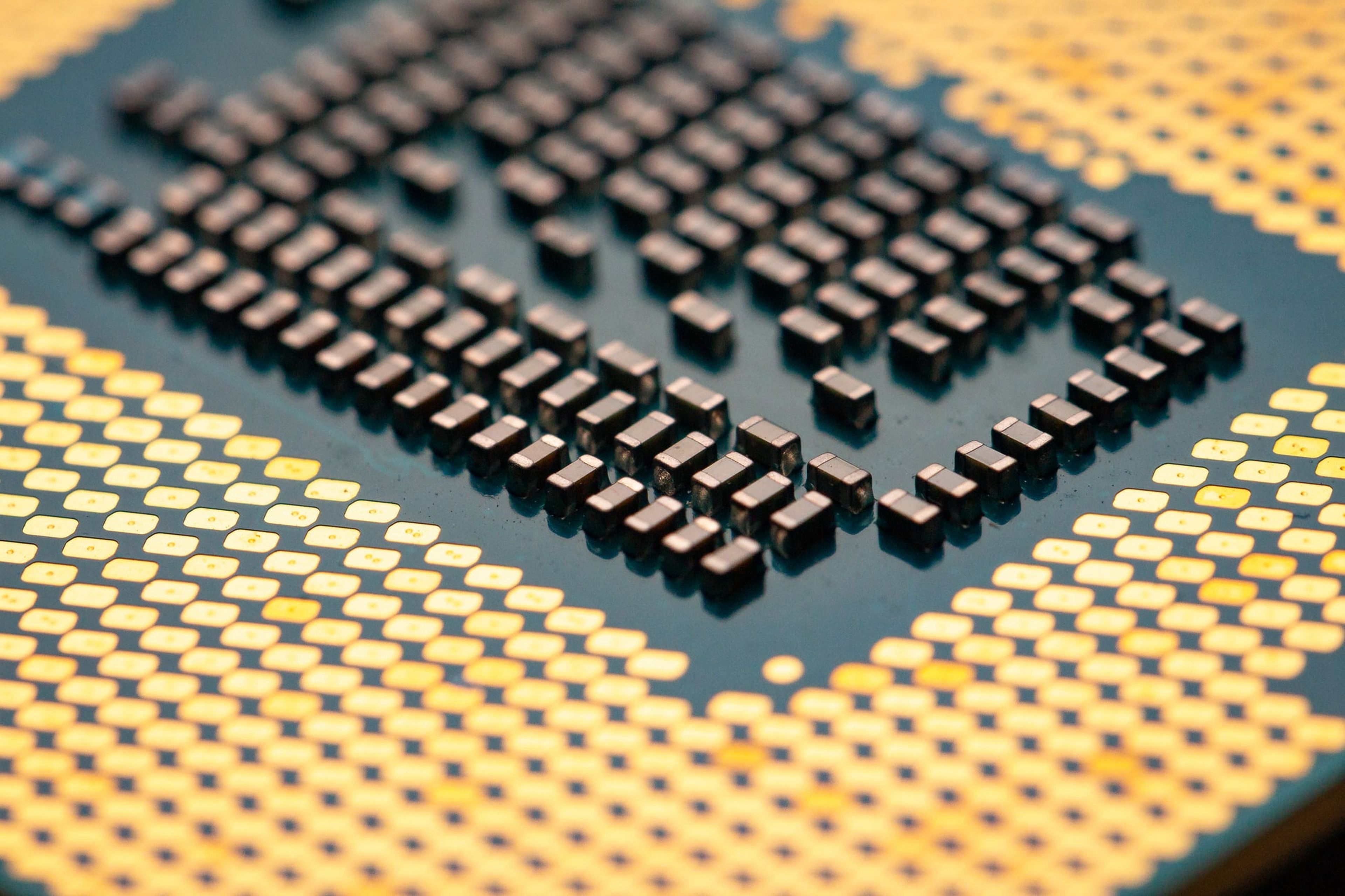 Así son los minúsculos chips que mejorarán las conexiones cerebro - ordenador