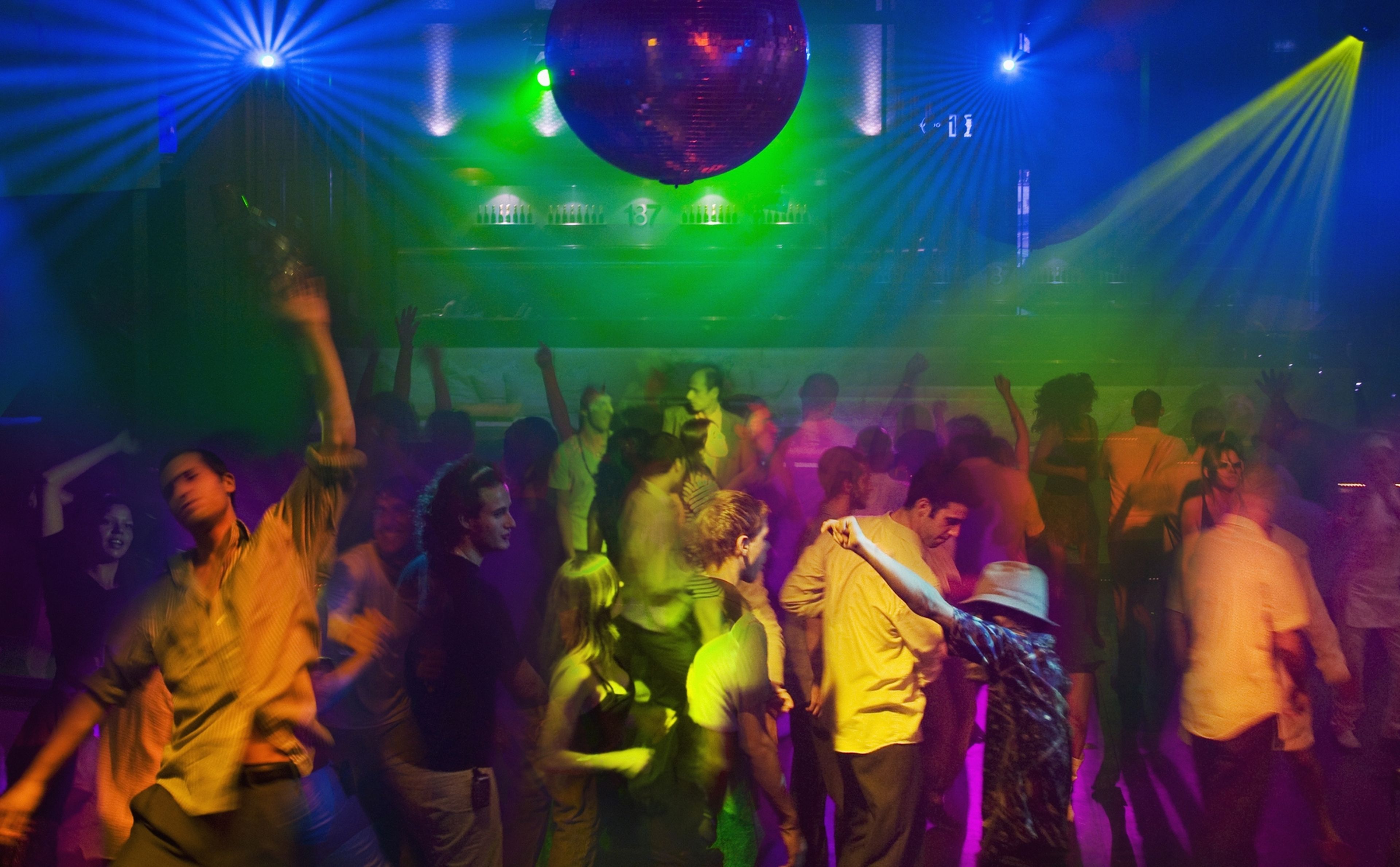 Una discoteca escocesa usa el calor humano de las fiestas para calentar y enfriar el edificio toda la semana