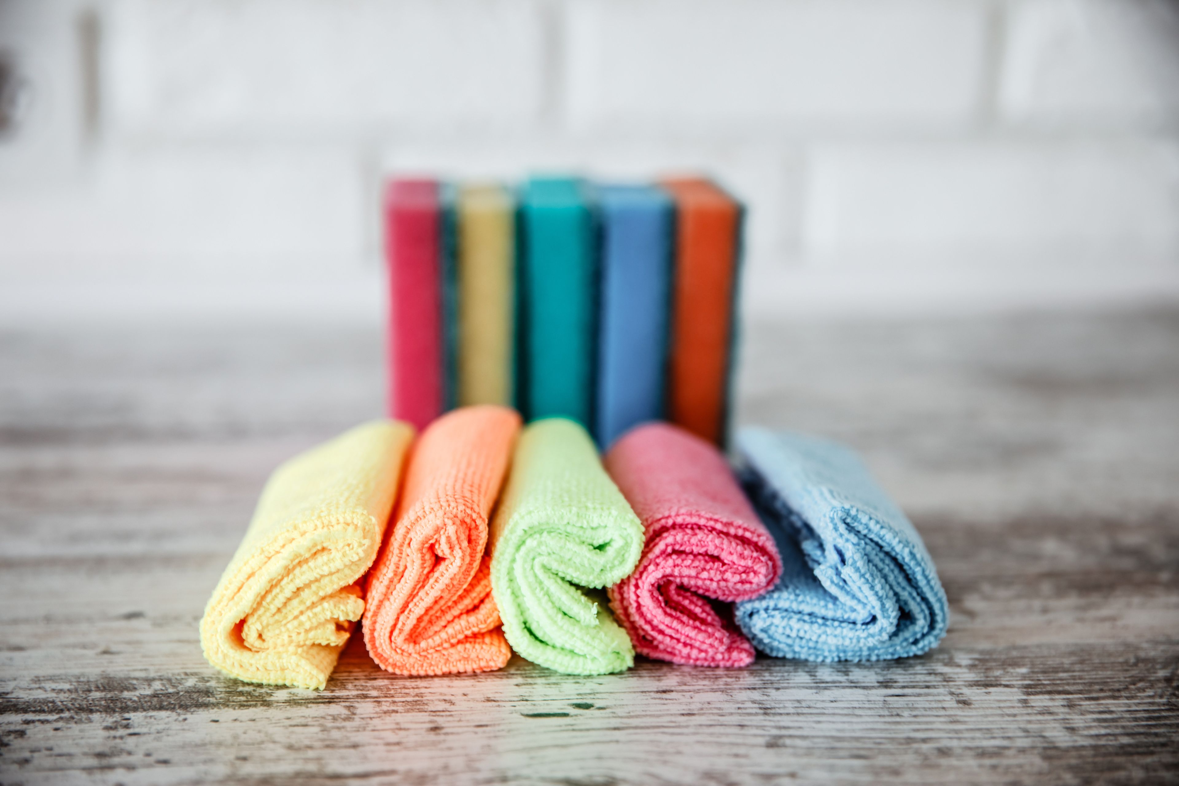 Cómo lavar los paños de microfibra: trucos para que conserven su
