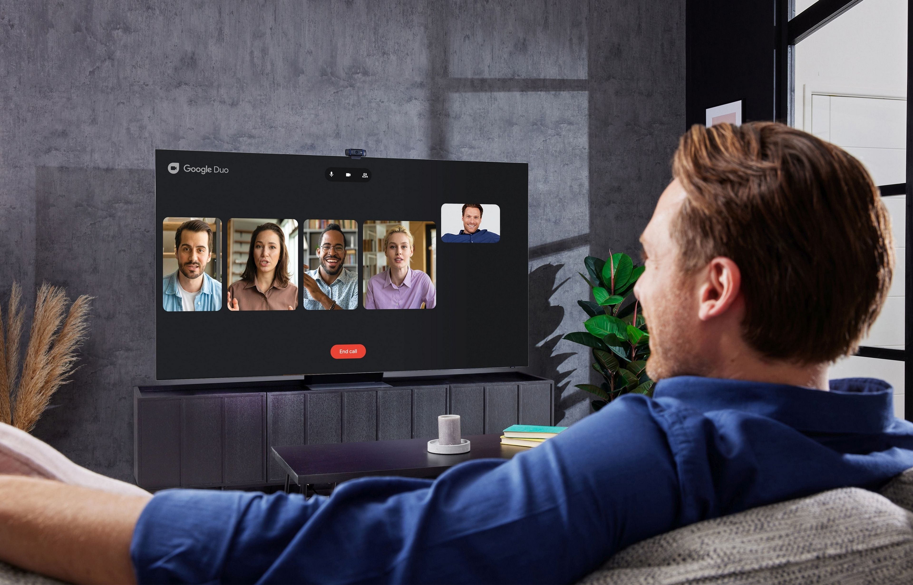 Los televisores Samsung ya permiten hacer videollamadas con Google Duo