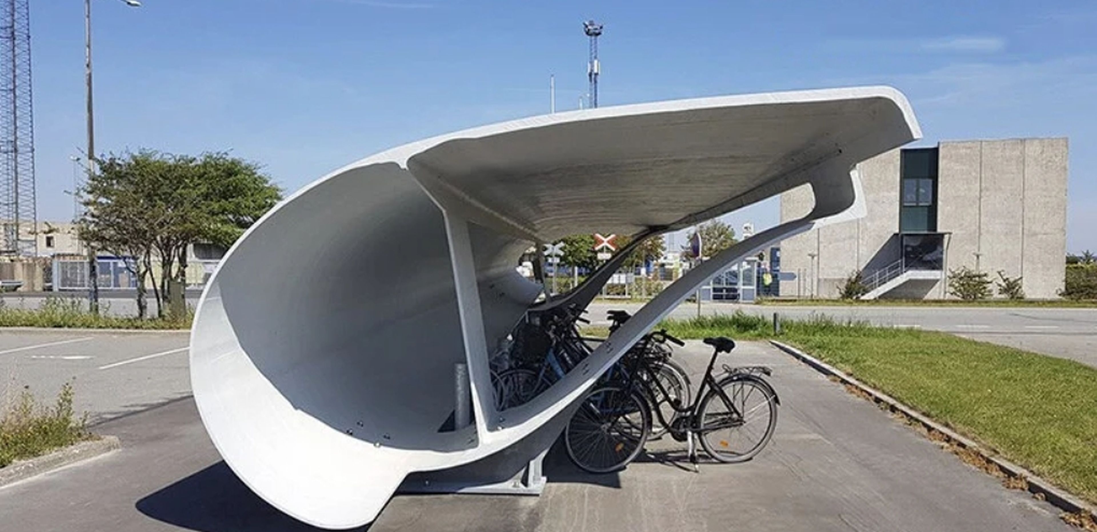 En Dinamarca usan las turbinas eólicas viejas como aparcamiento para bicis