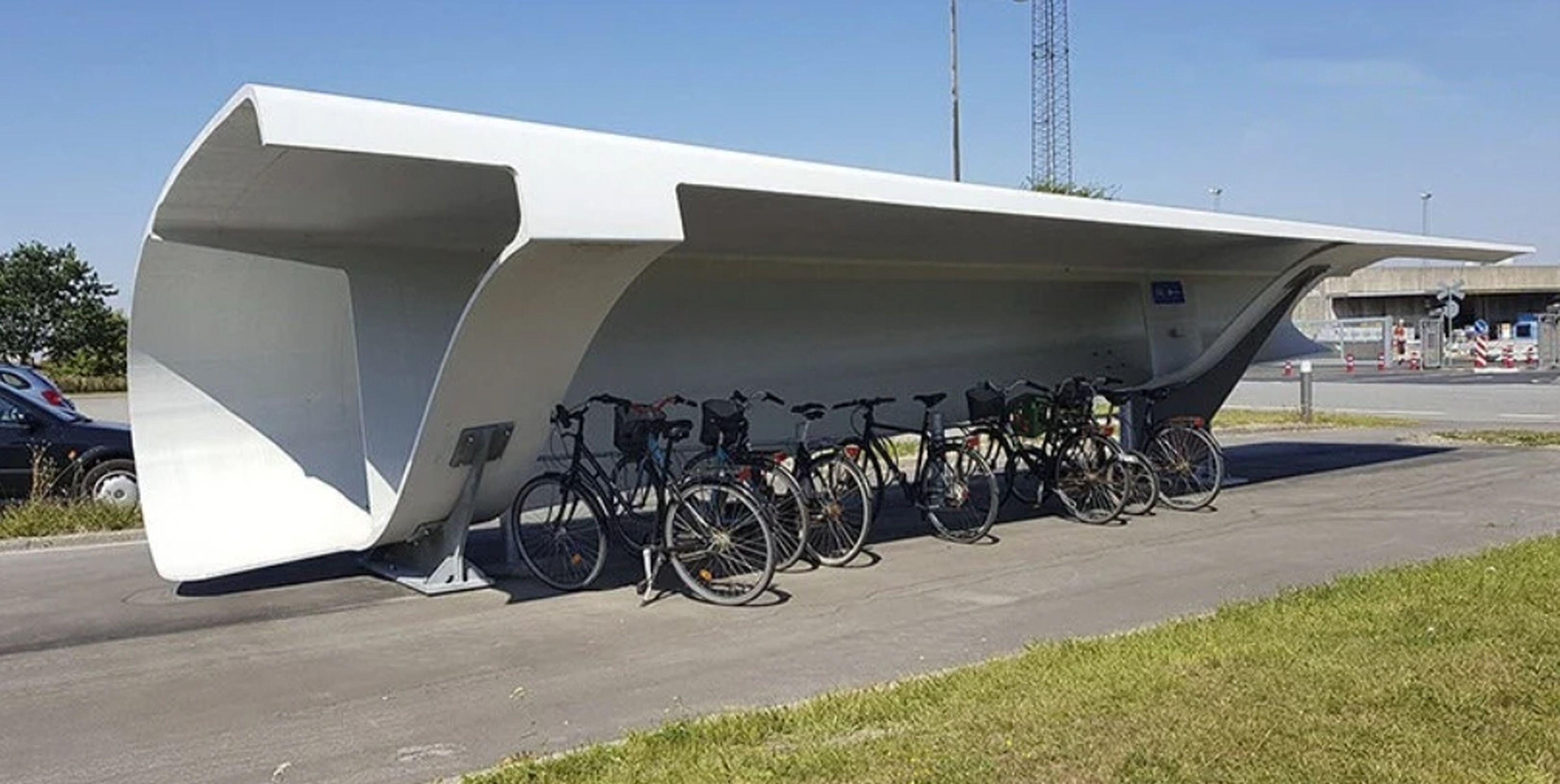 En Dinamarca usan las turbinas eólicas viejas como aparcamiento para bicis