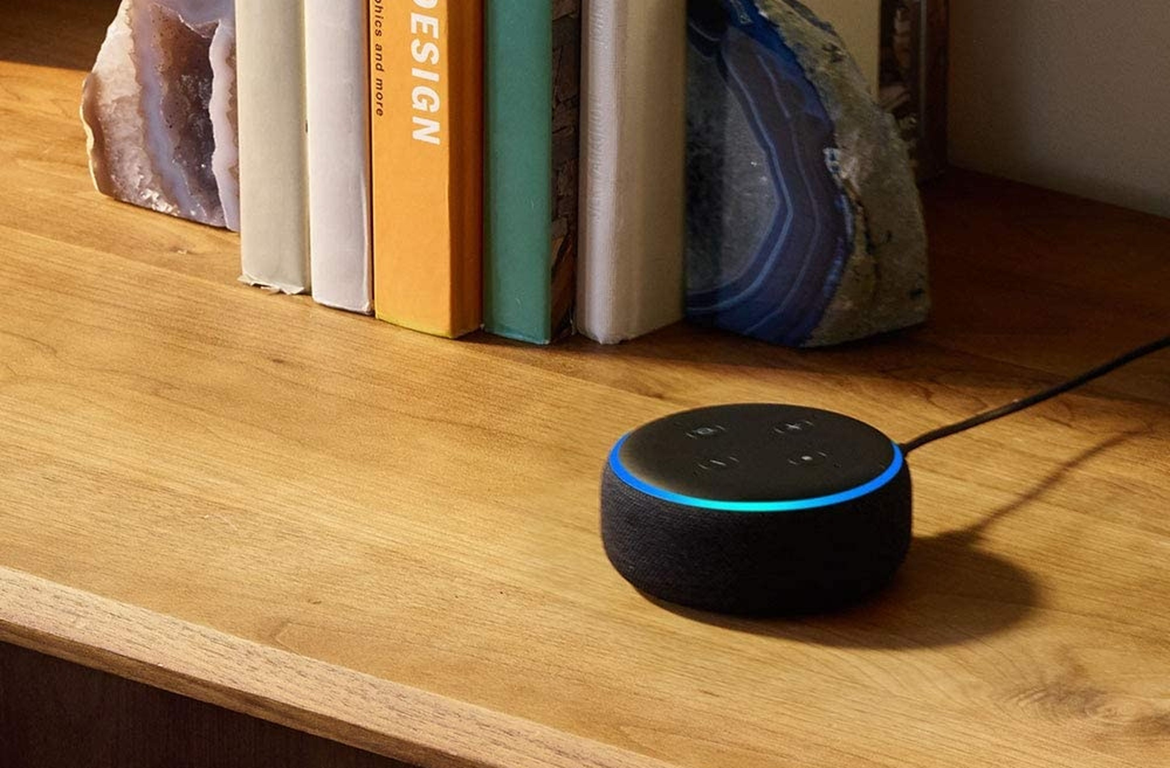 El Echo Dot más discreto a mitad de precio, por menos de 25 euros gran ocasión para estrenar un altavoz inteligente