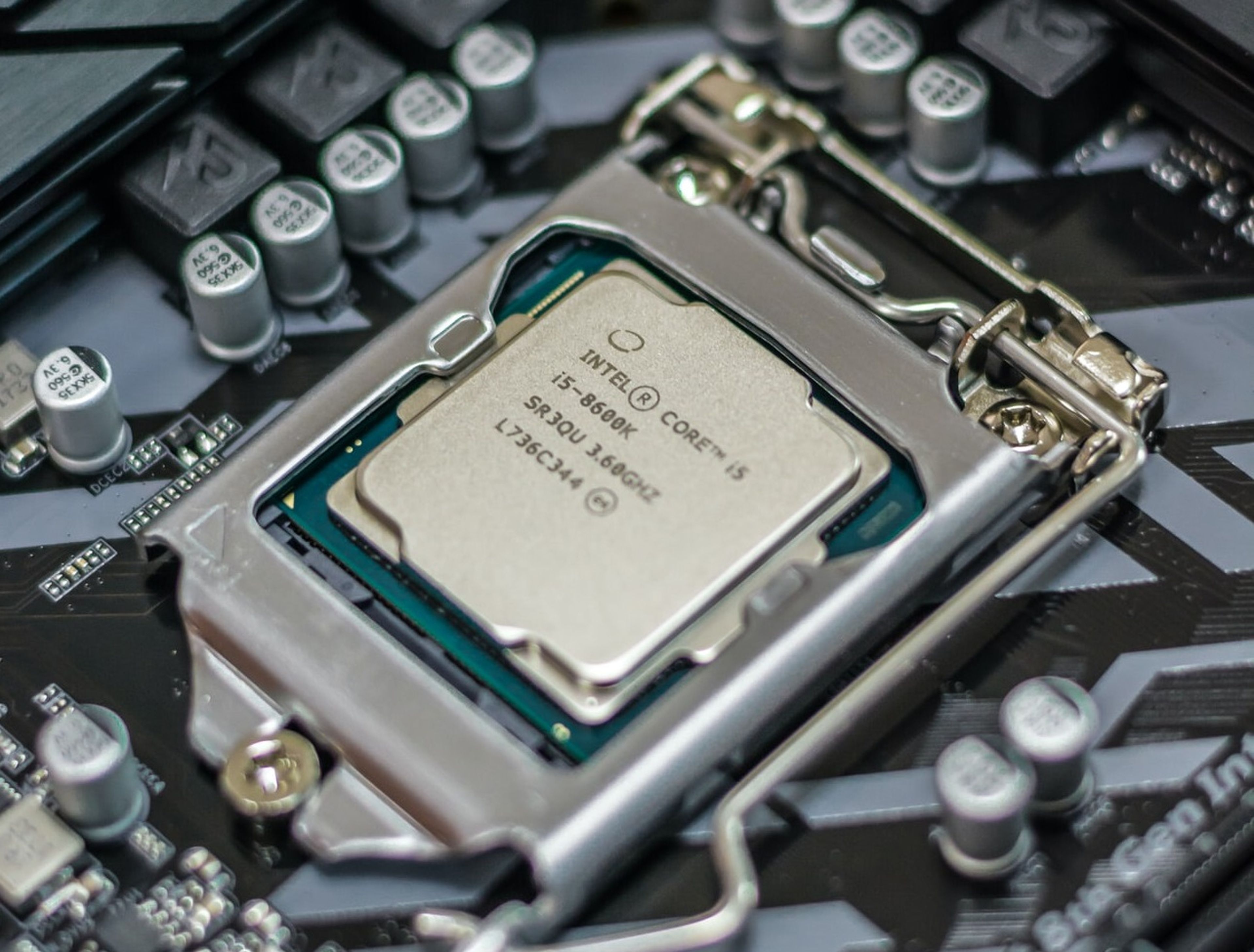 Intel i5 8600K