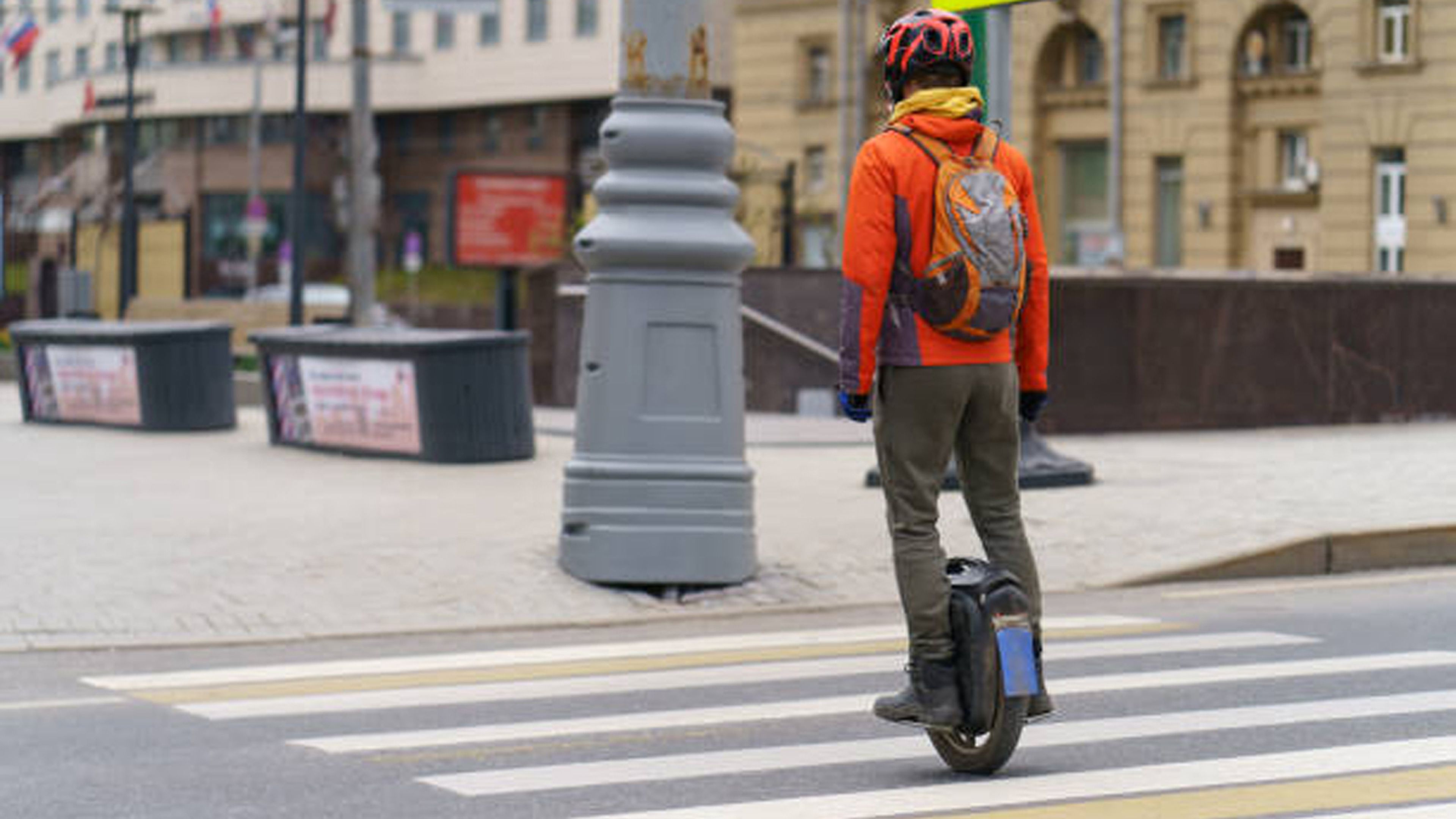 Guía para comprar un monociclo eléctrico: alternativa compacta al patinete