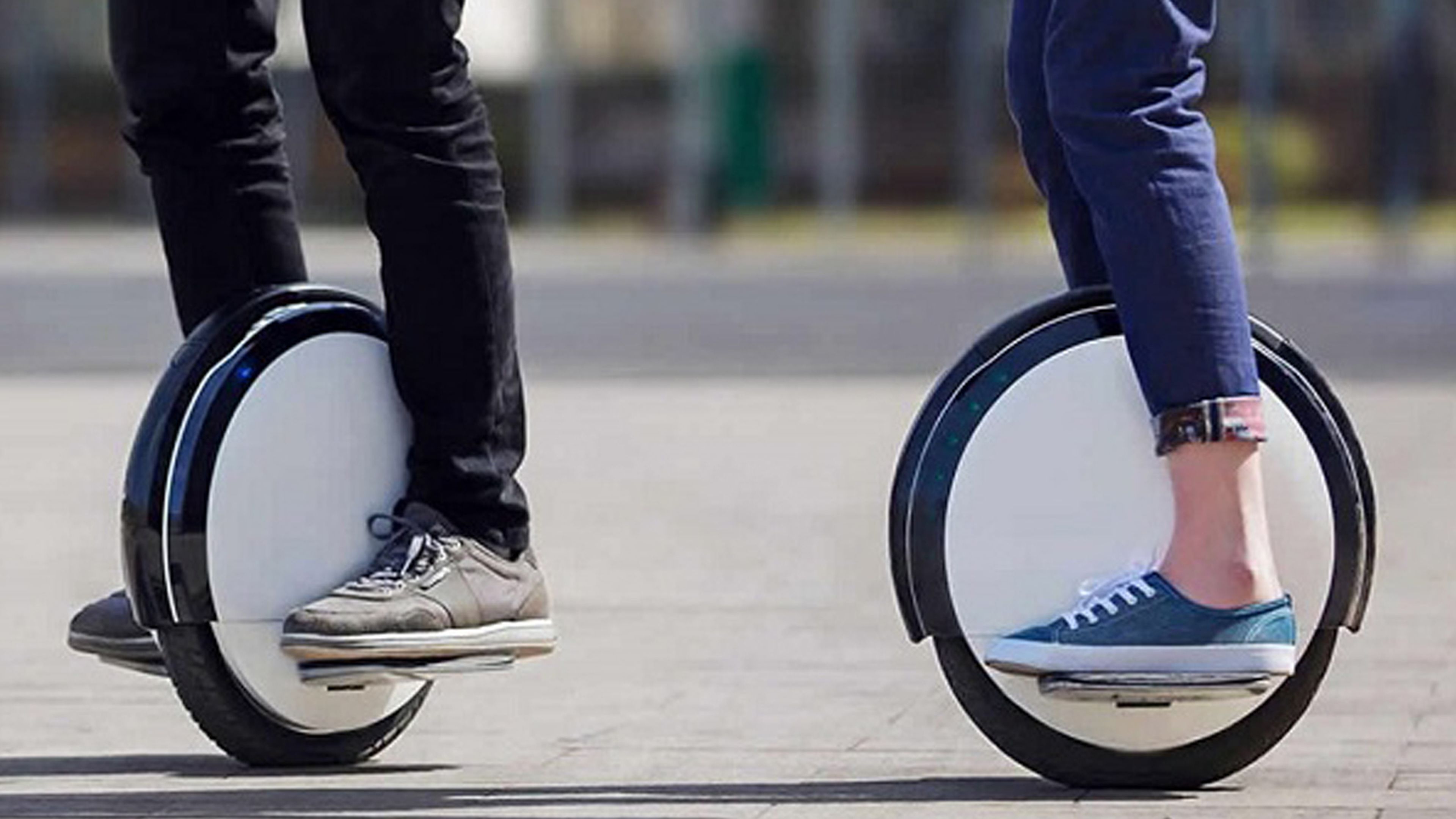 Guía para comprar un monociclo eléctrico: alternativa compacta al patinete