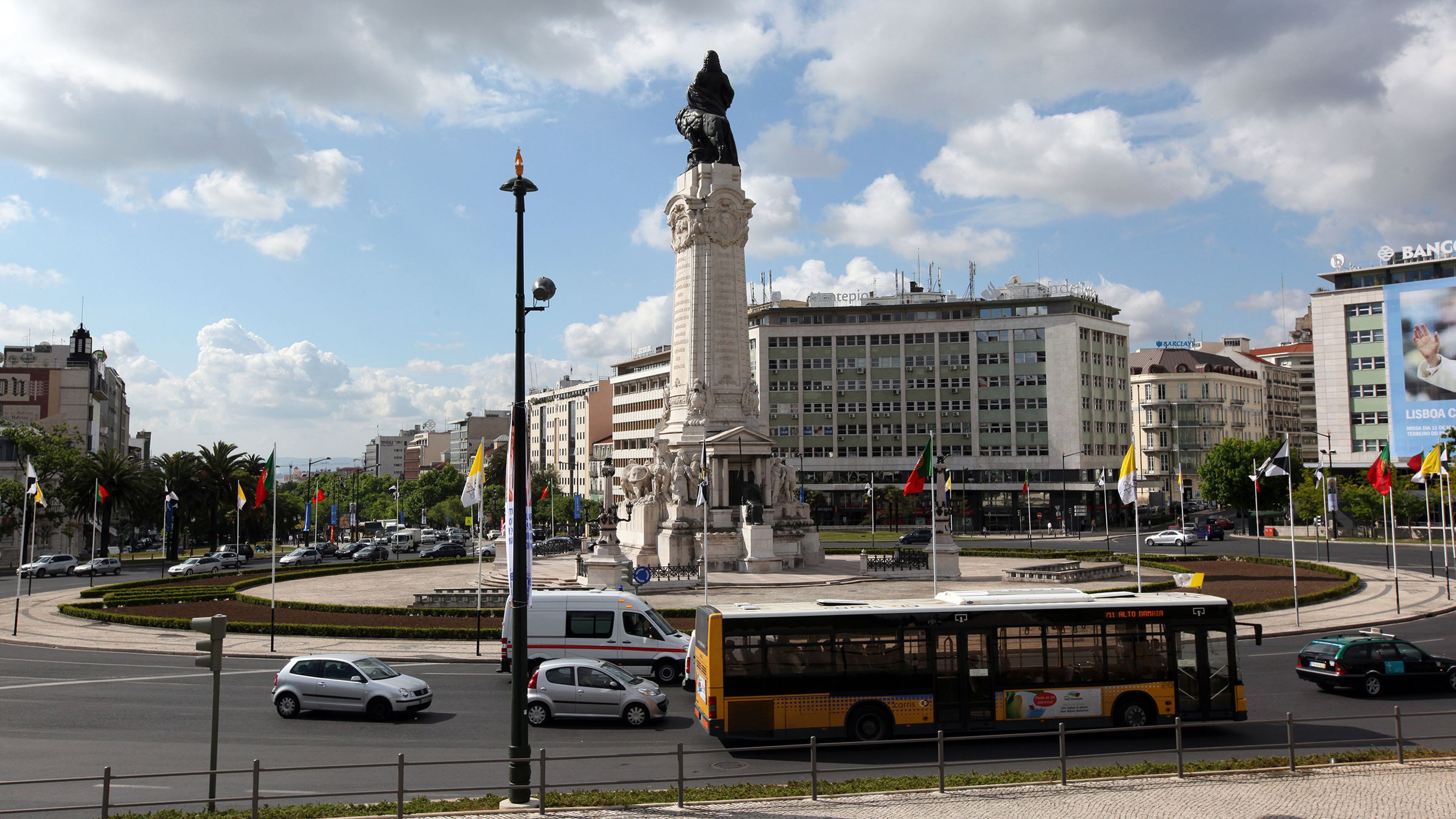Rotonda en el Monumento de Marques de Pombal en Lisboa