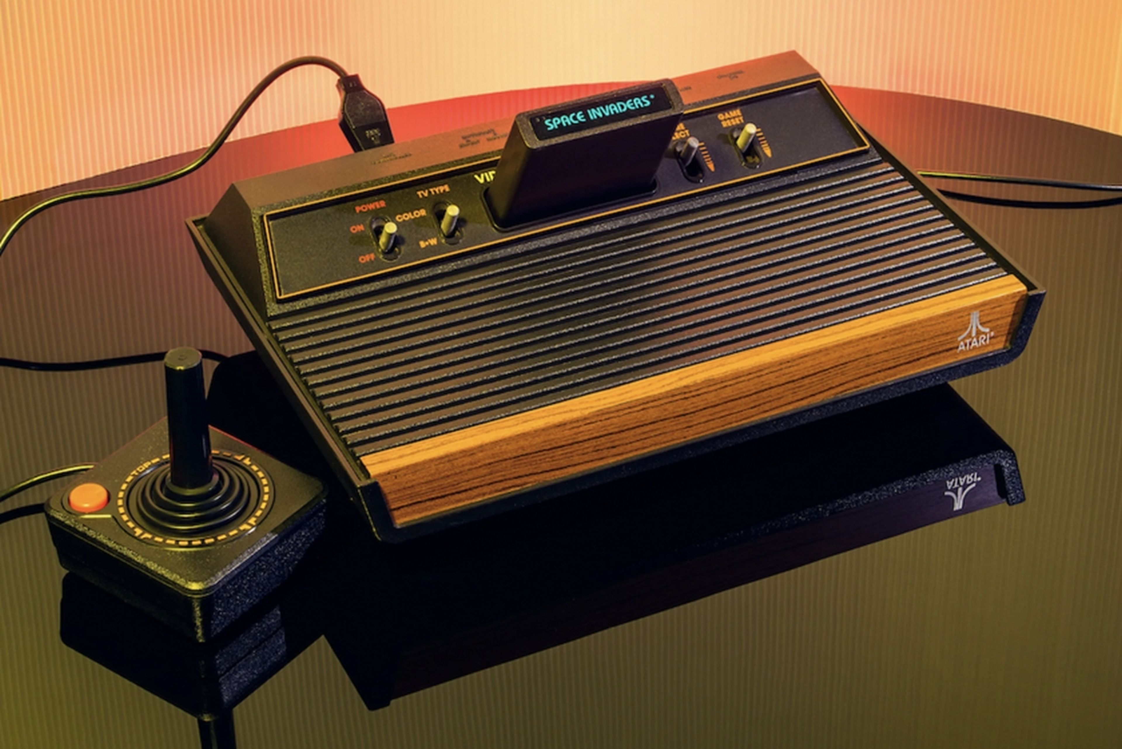 Atari pone a la venta cartuchos de juegos de Atari 2600, una consola de 1977