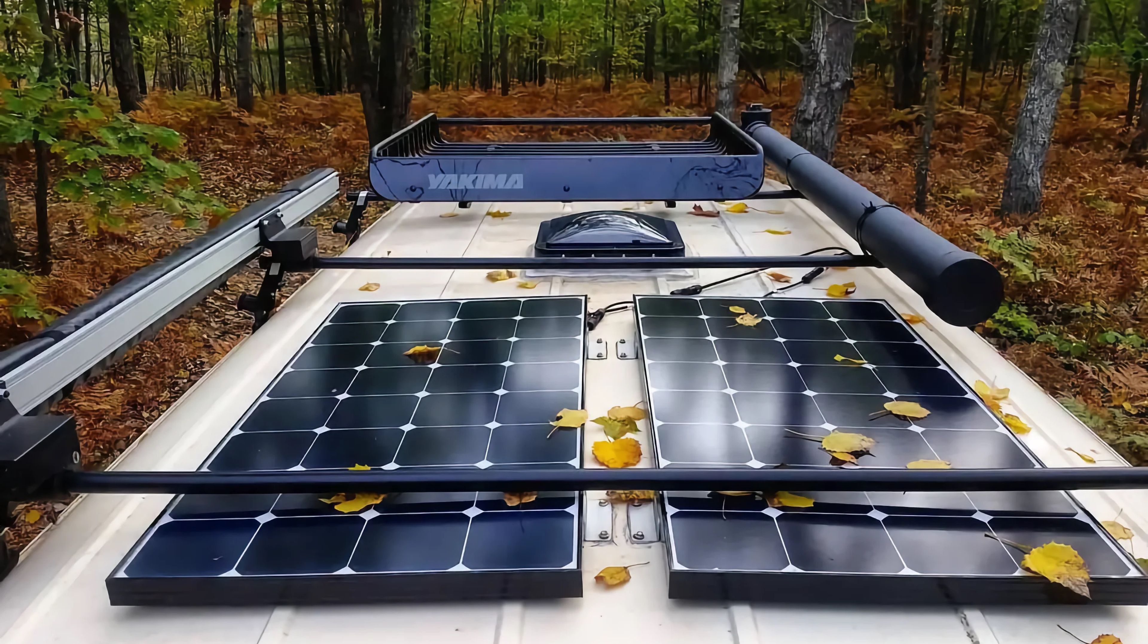 Paneles solares en una furgoneta