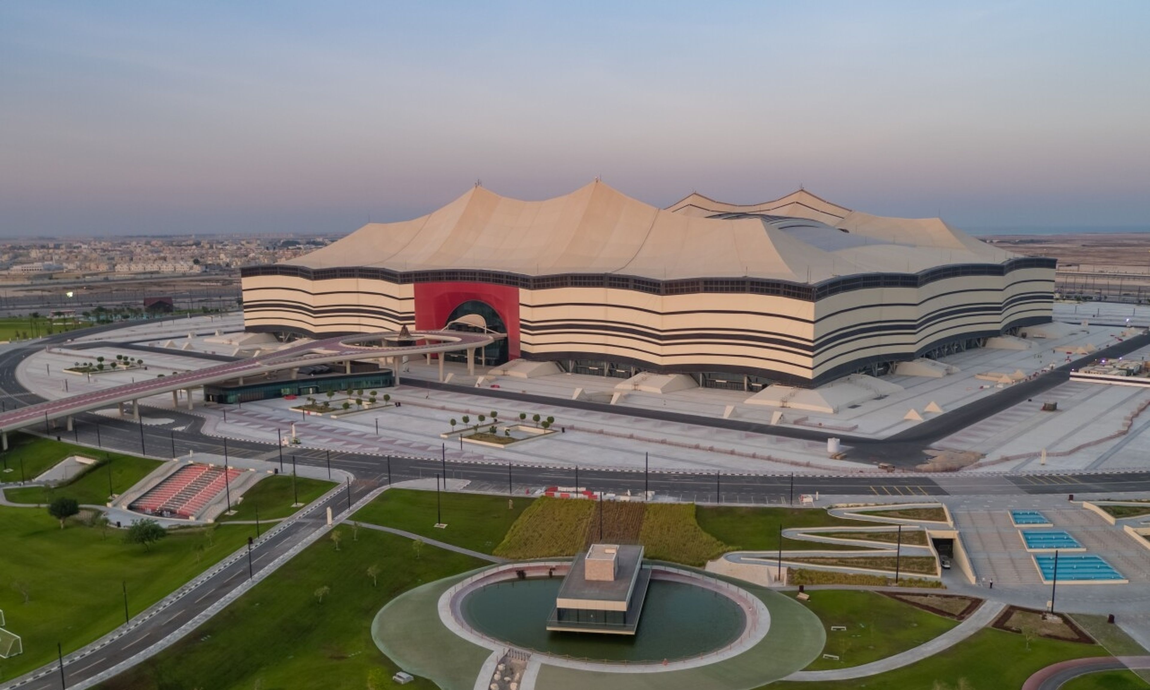 Se inaugura el estadio de 60.000 personas del Mundial de Catar que es una tienda nómada