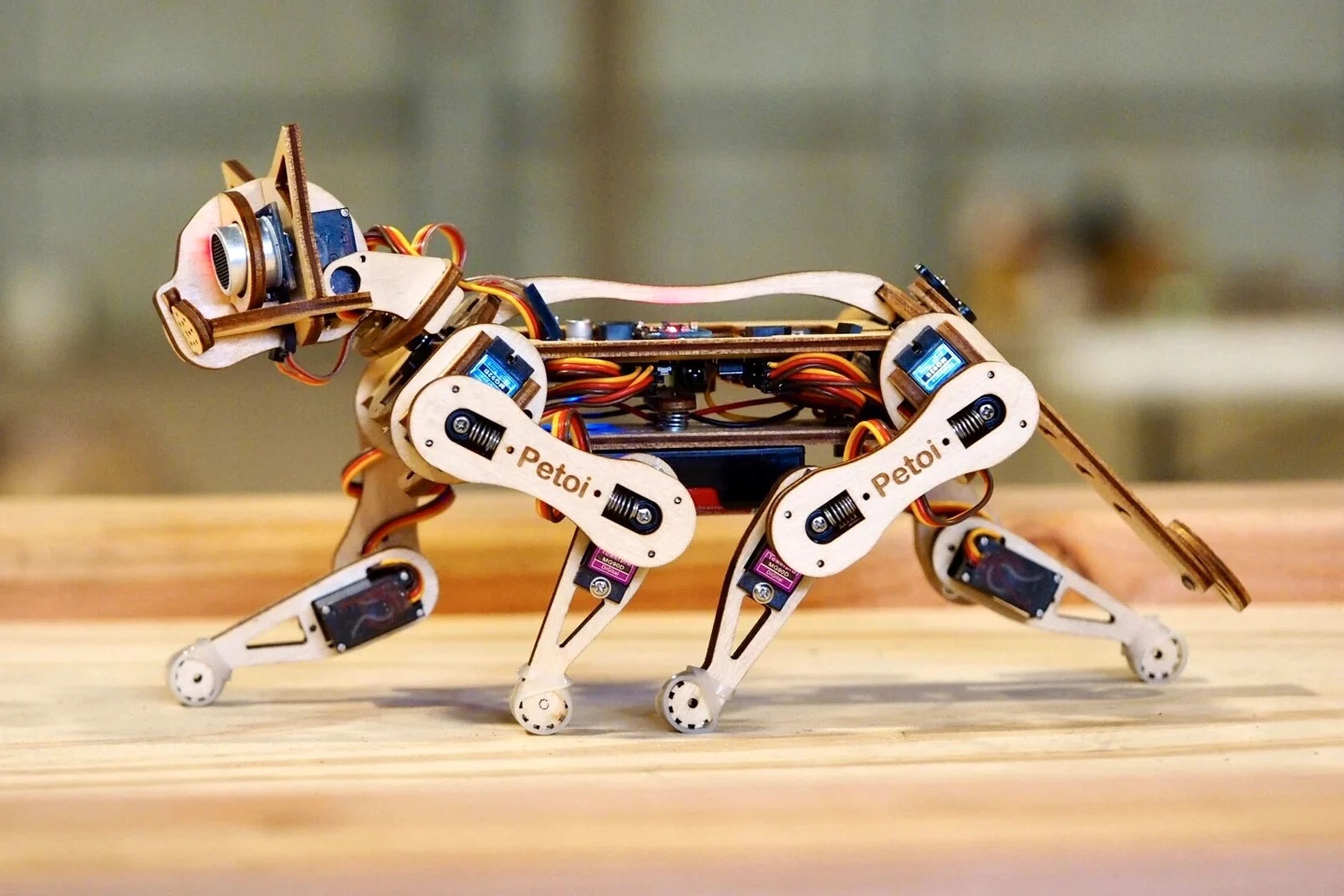Los perros y gatos robot de Petoi, para construir tú mismo