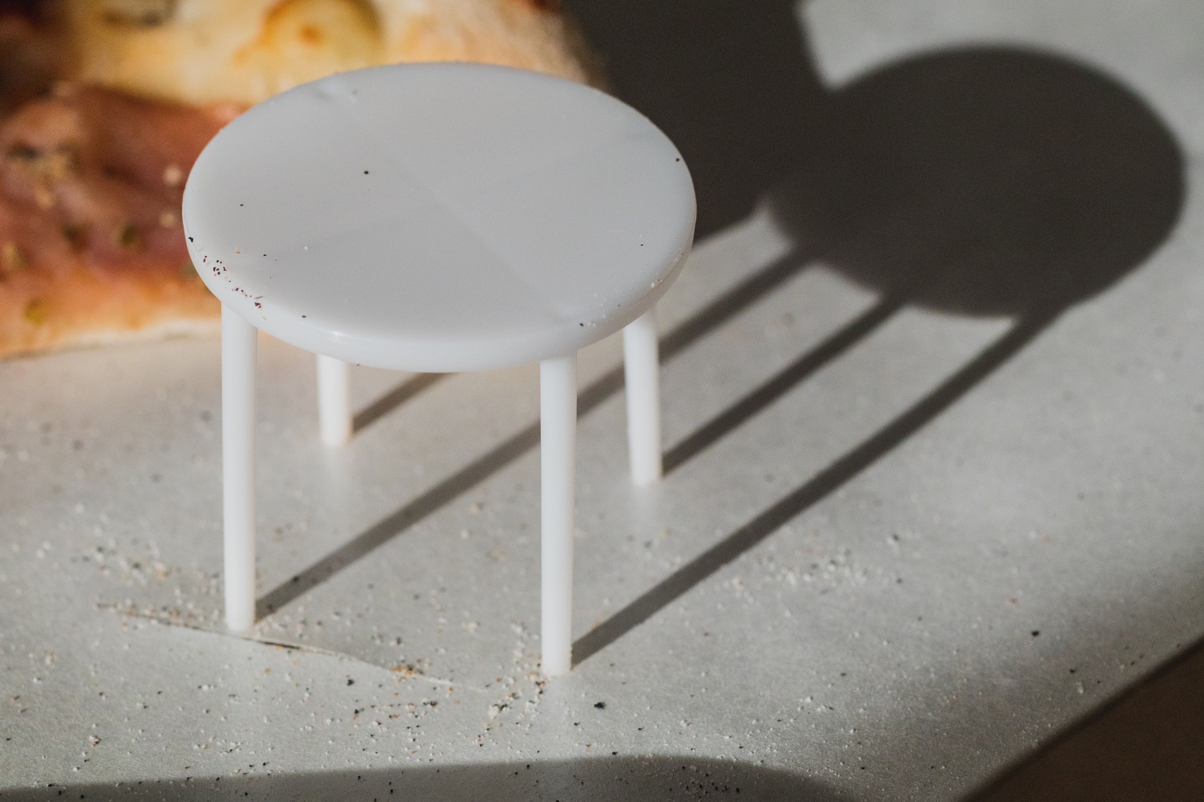 Separador de plástico con forma de mesa para la caja de una pizza