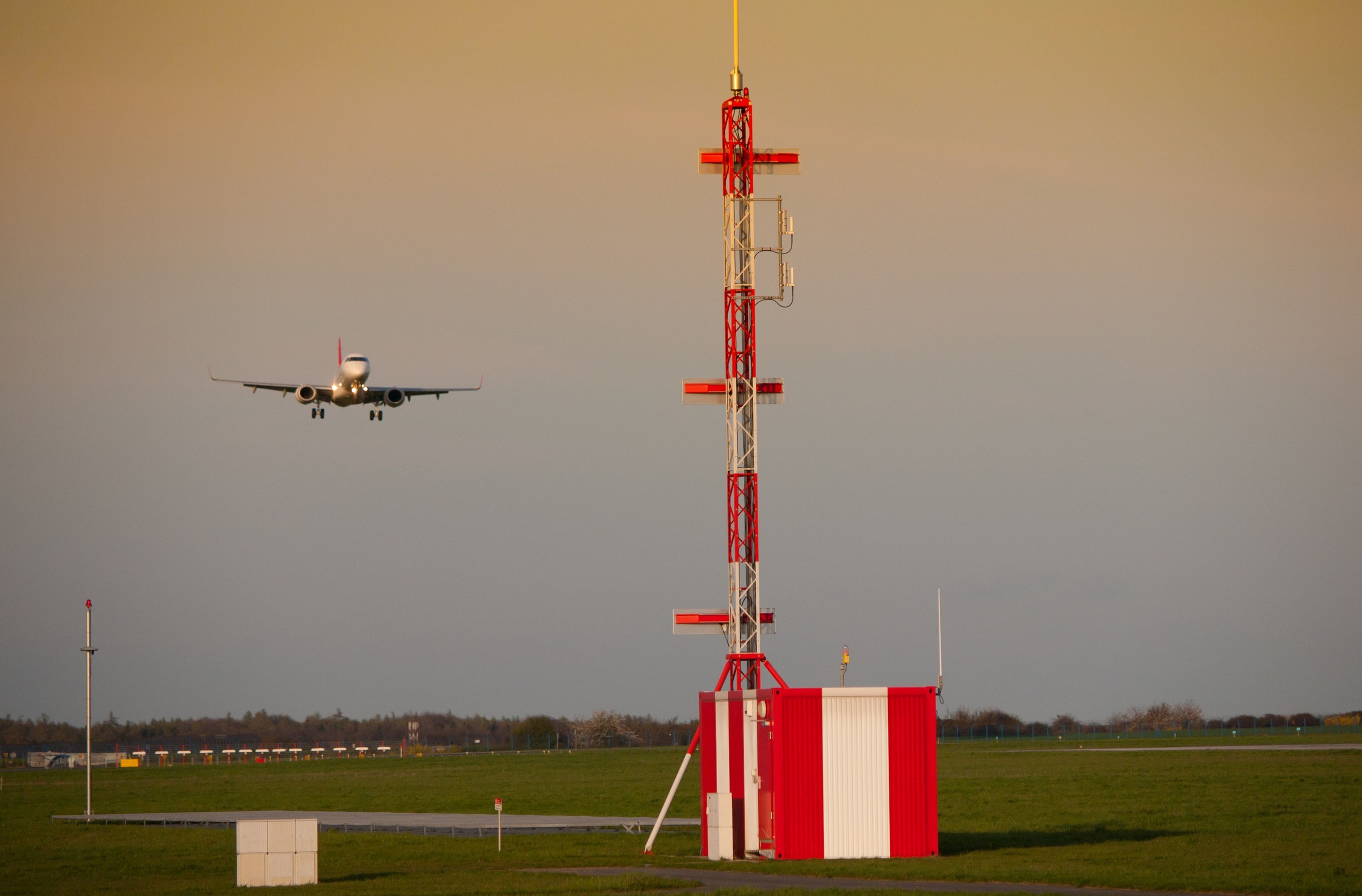 La polémica de la conexión 5G y los aeropuertos: ¿por qué en Estados Unidos cancelan vuelos y en Europa no hay problemas?