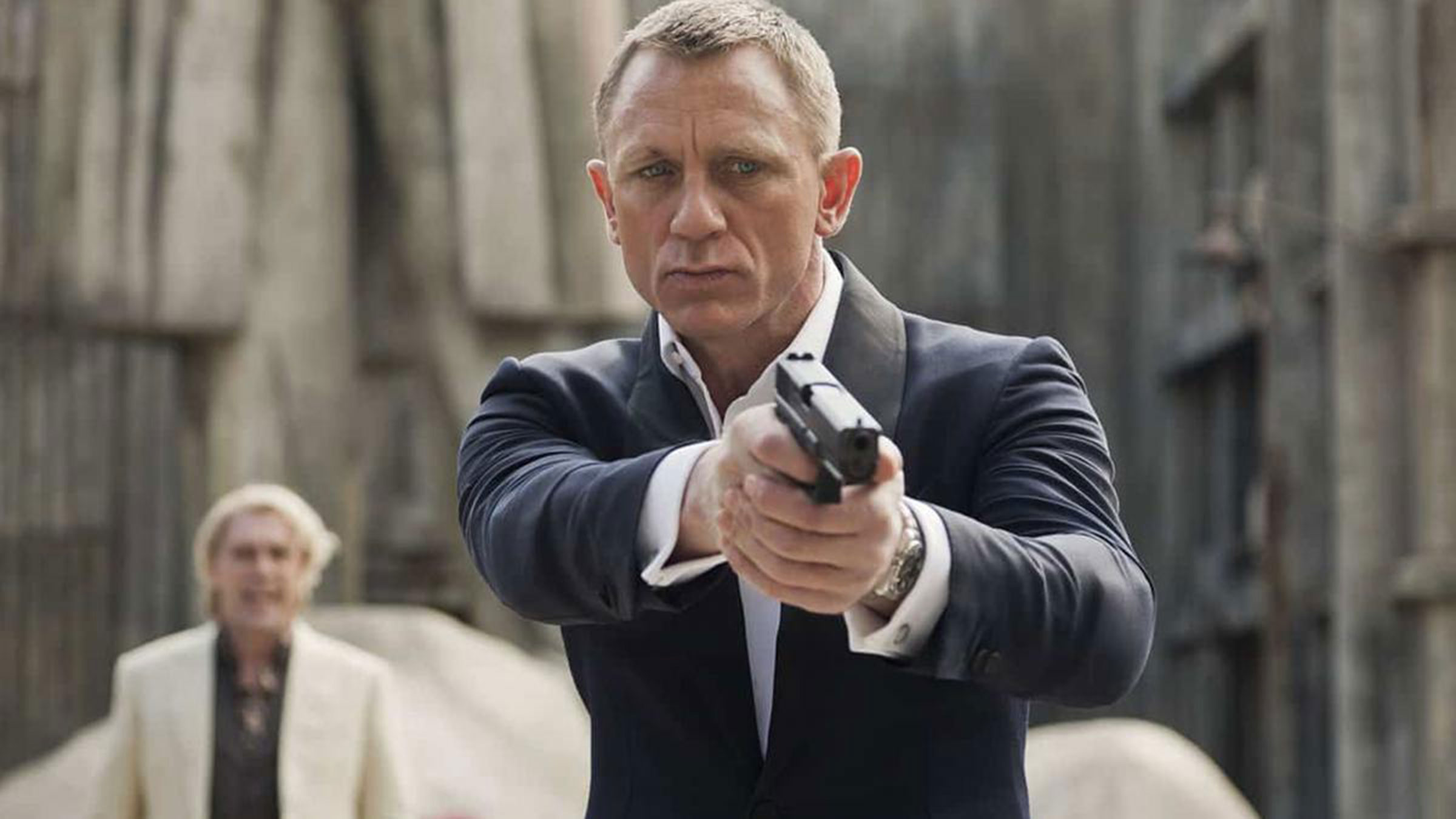 The curious reason why you will never see James Bond with an iPhone | Life