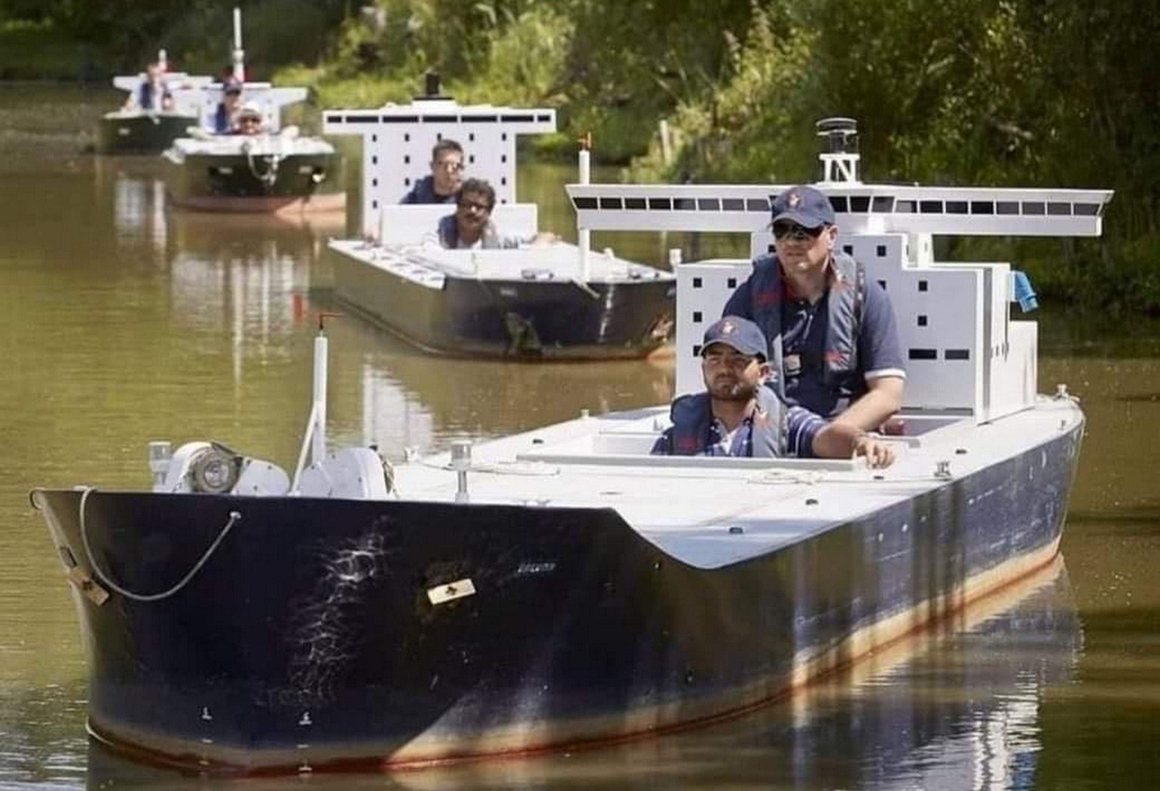 Así se entrenan los pilotos de grandes cargueros: con barcos en miniatura