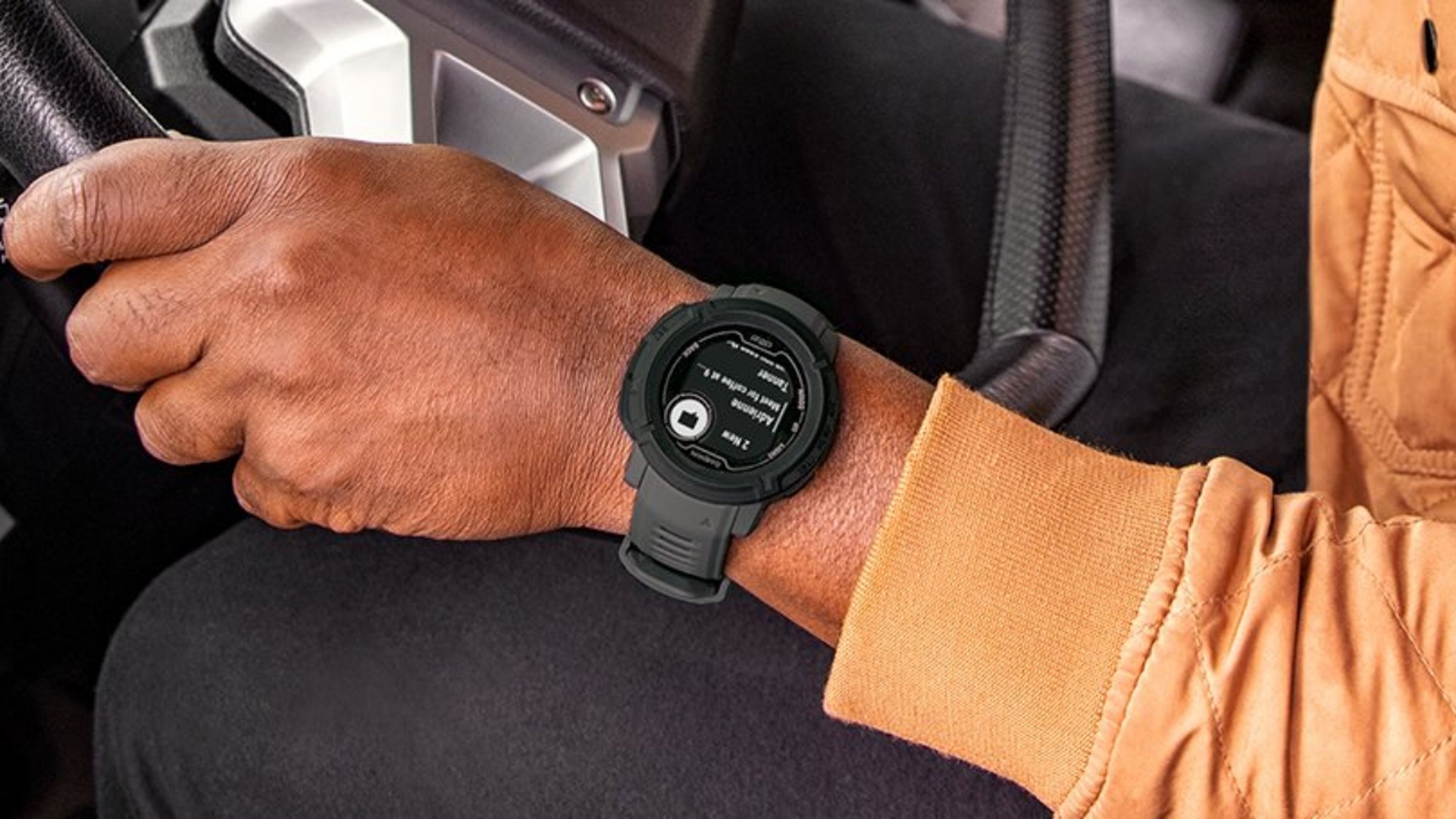 Garmin acaba de lanzar el Instinct 2 dēzl y es un reloj para conductores profesionales de camión