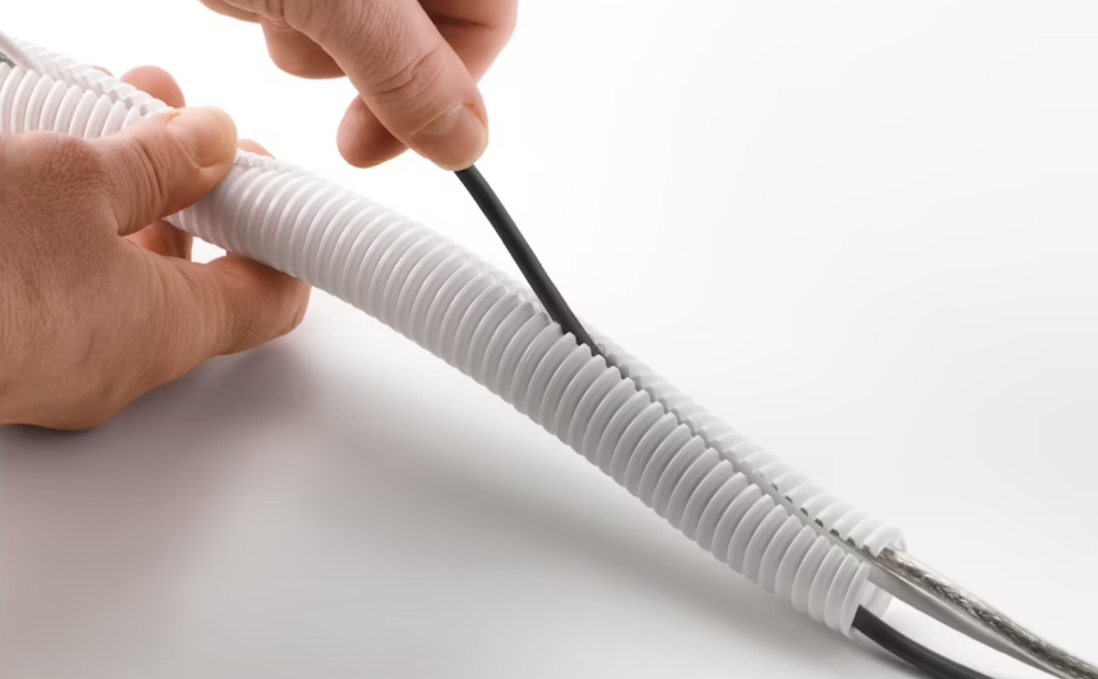 Ni un cable suelto: estos accesorios de Ikea te ayudarán a organizar tu  espacio de trabajo